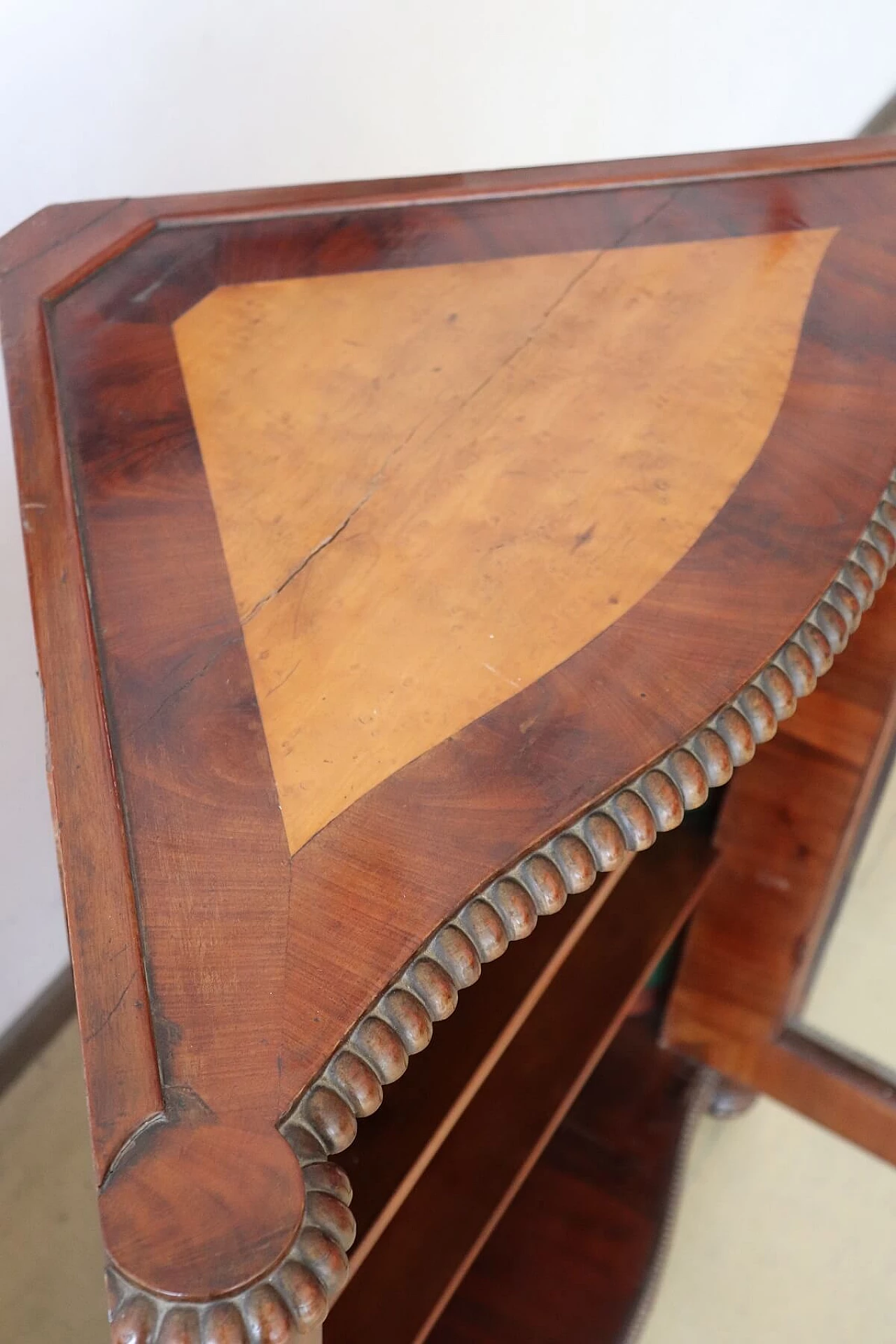 Coppia di angoliere antiche in mogano epoca Carlo X, primi sec XIX 1070736