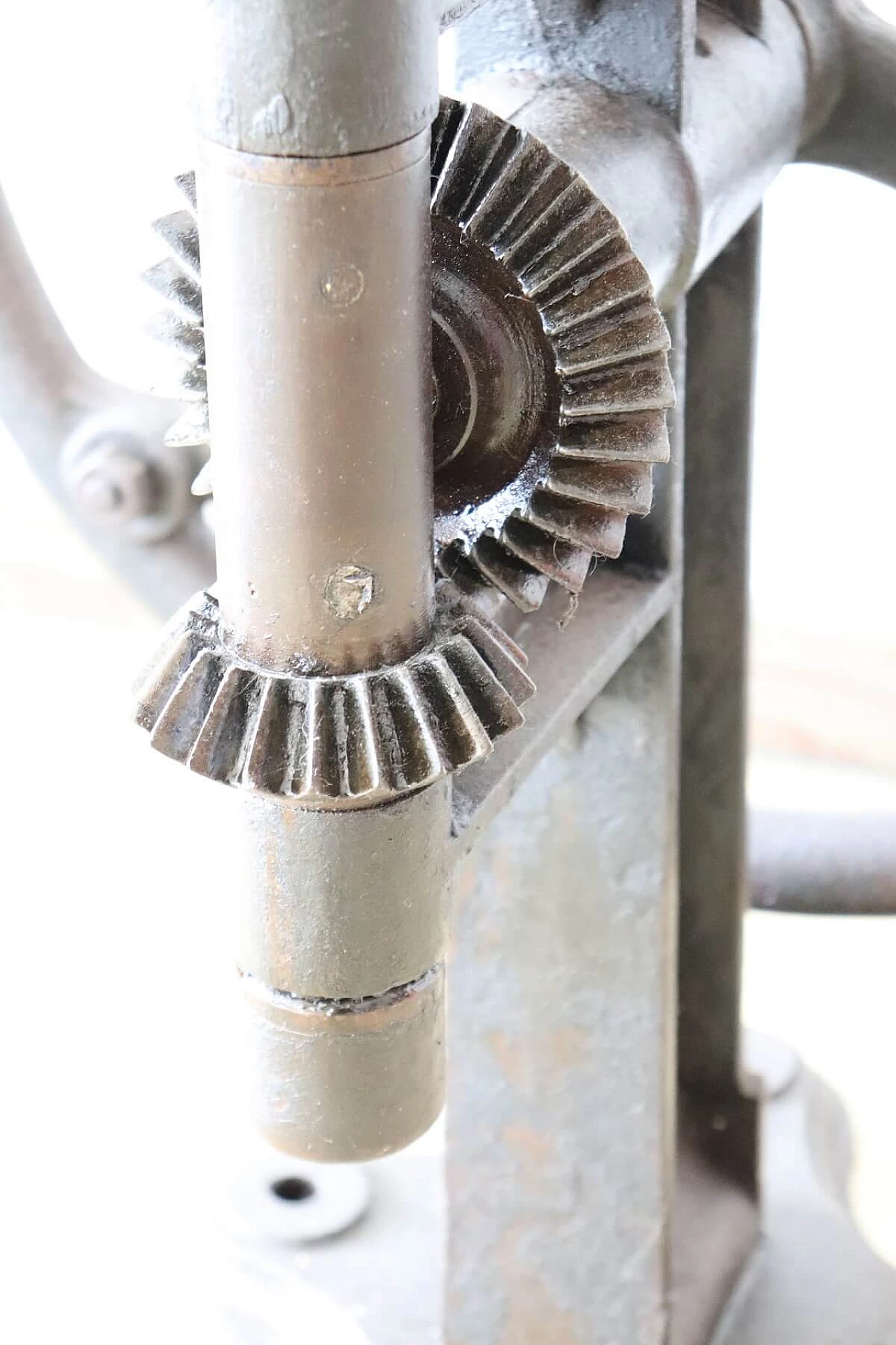 Raro grande trapano industriale in ferro inizi del Novecento articolo da museo 1071534