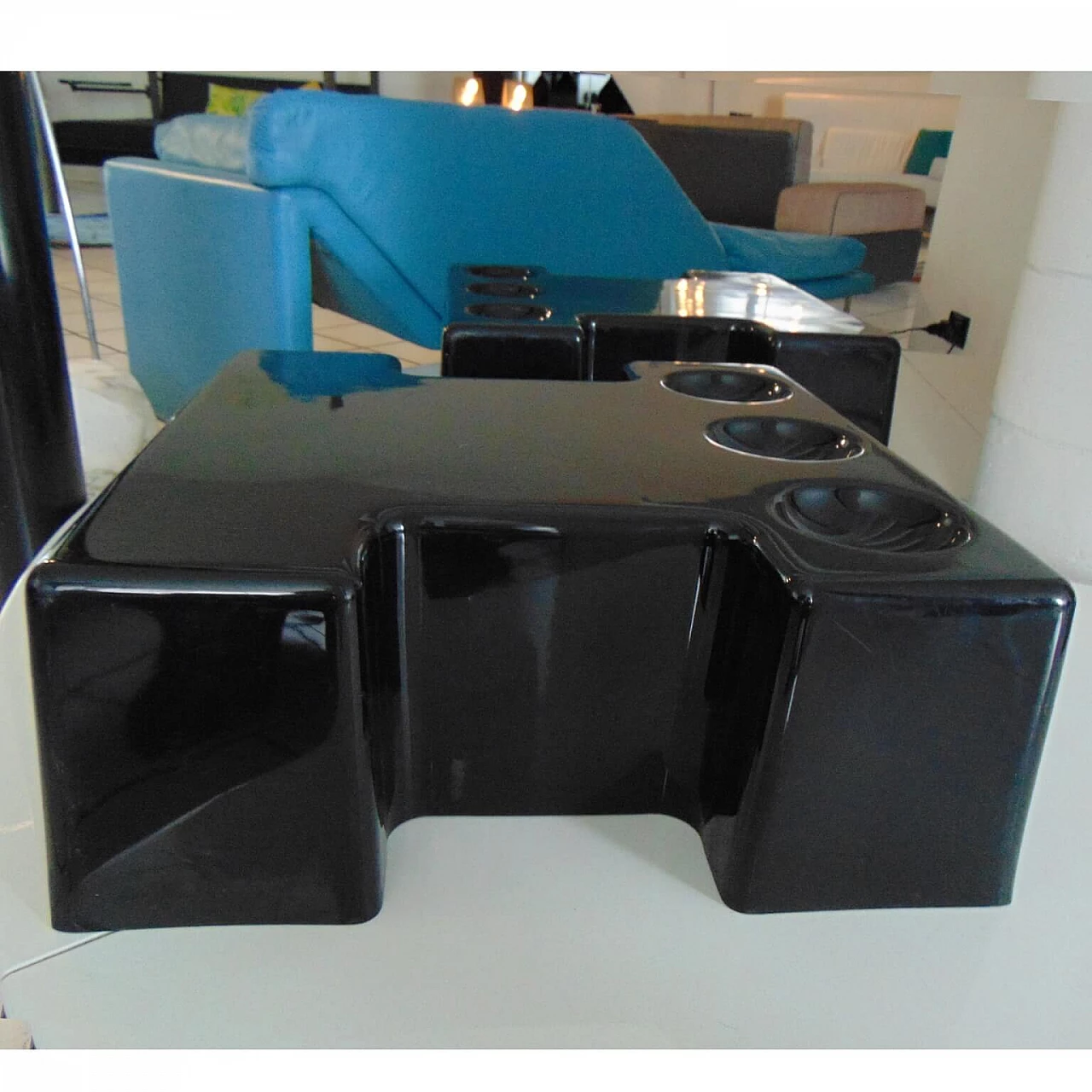 Pair of stackable and combinable tables in glossy black thermoformed plastic, Sormani, 1972 1071654