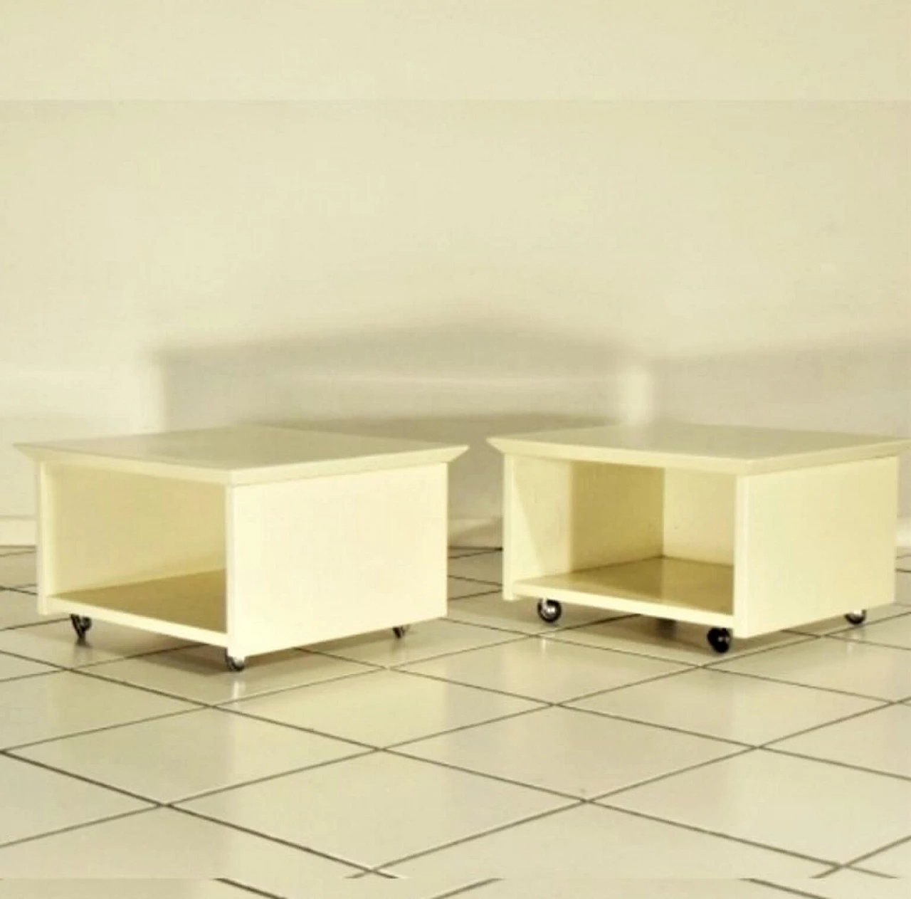 Pair of bedside tables on wheels by Claudio Salocchi for Sormani in special sand lacquer, 1975 1071670