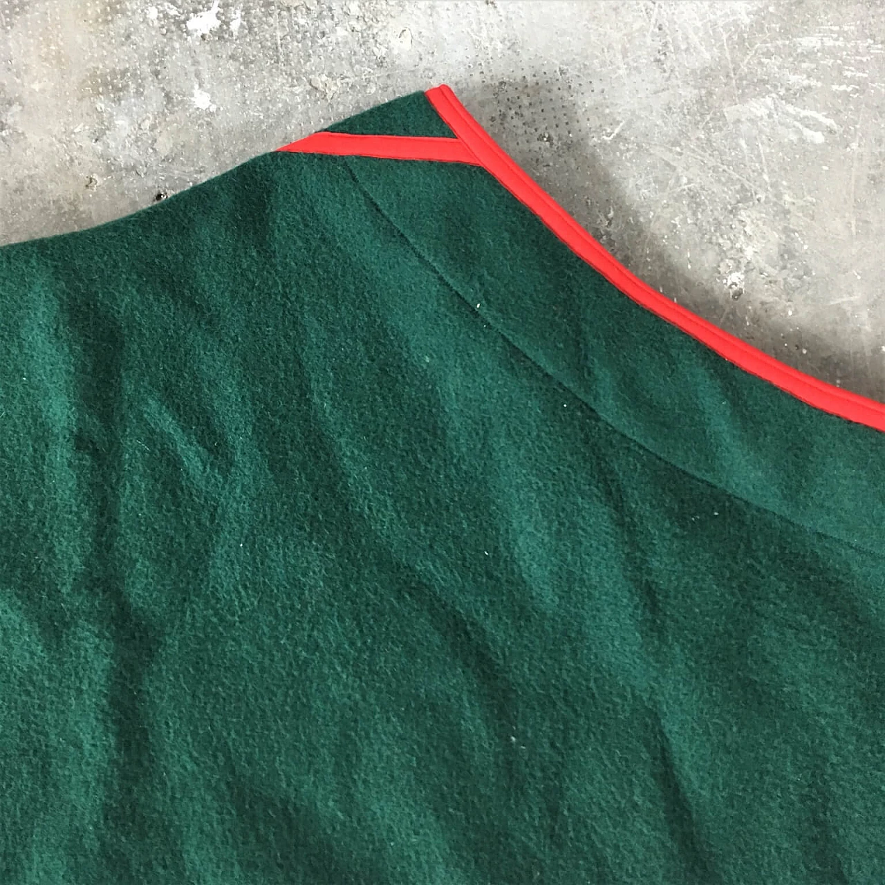 Green handmade Selleria Pariani blanket, pure new wool, red profiles and leather, 1980 1071711
