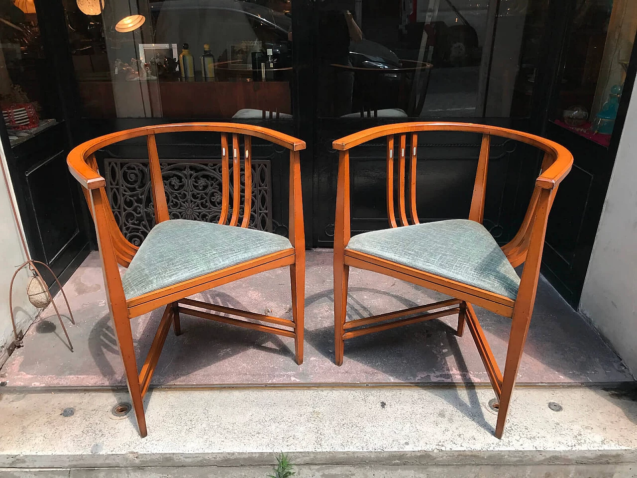 Pair of armchairs with triangular seat, '20s 2