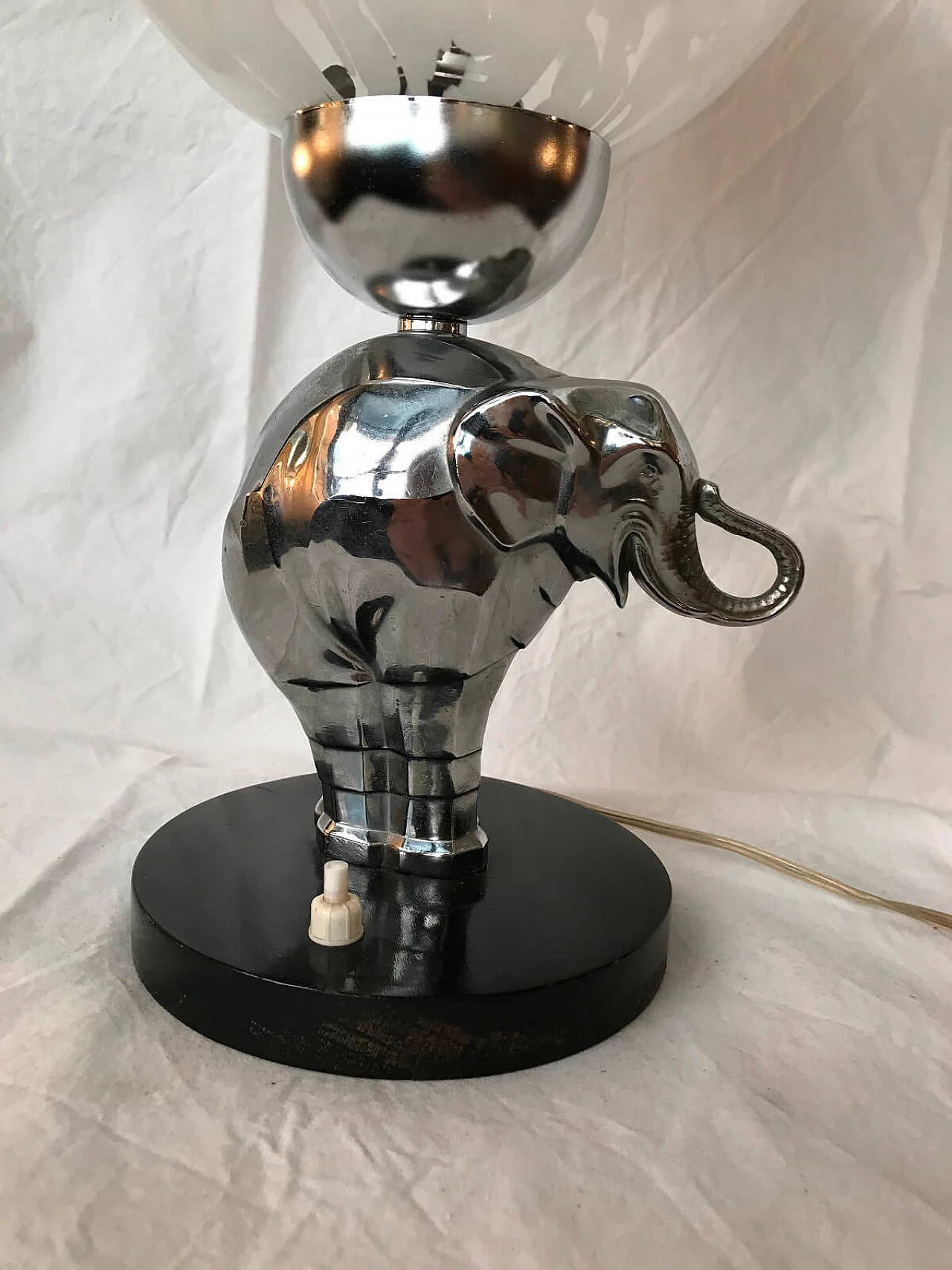 Lampada a sfera su elefante in vetro di Murano e metallo 3
