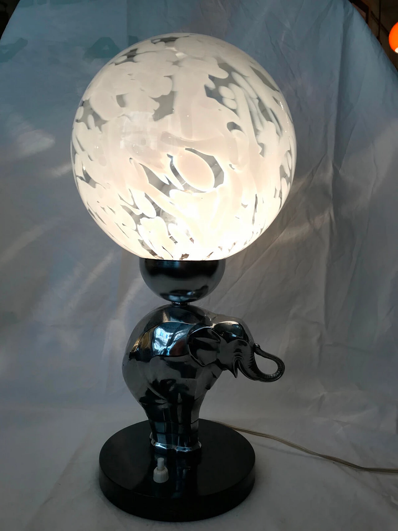 Ball lamp on elephant in Murano glass and metal 4