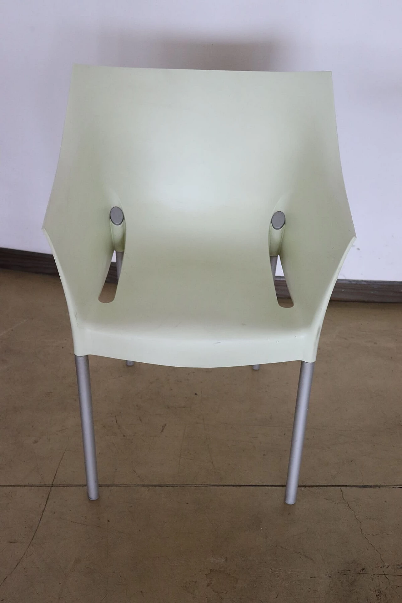 Tavolo e due sedie design di Philippe Starck per Kartell, anni '90 1072754