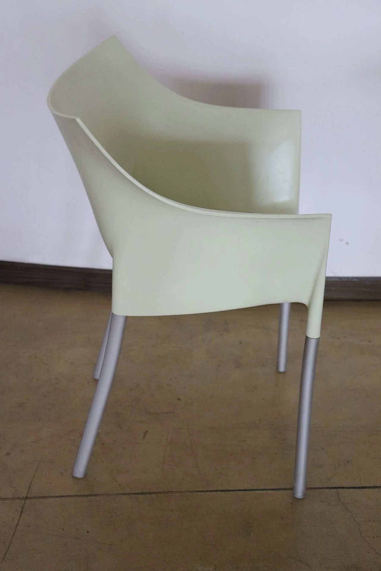 Tavolo e due sedie design di Philippe Starck per Kartell, anni '90 1072755