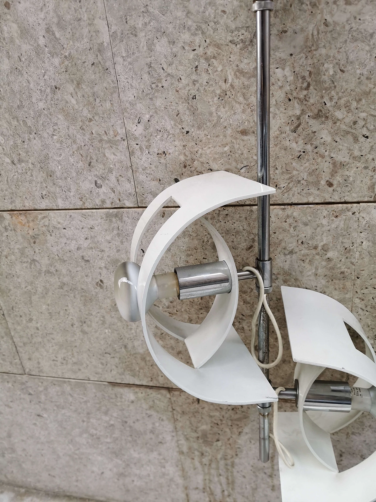 Lampadario Stilux bianco a due luci, anni '70 1073163