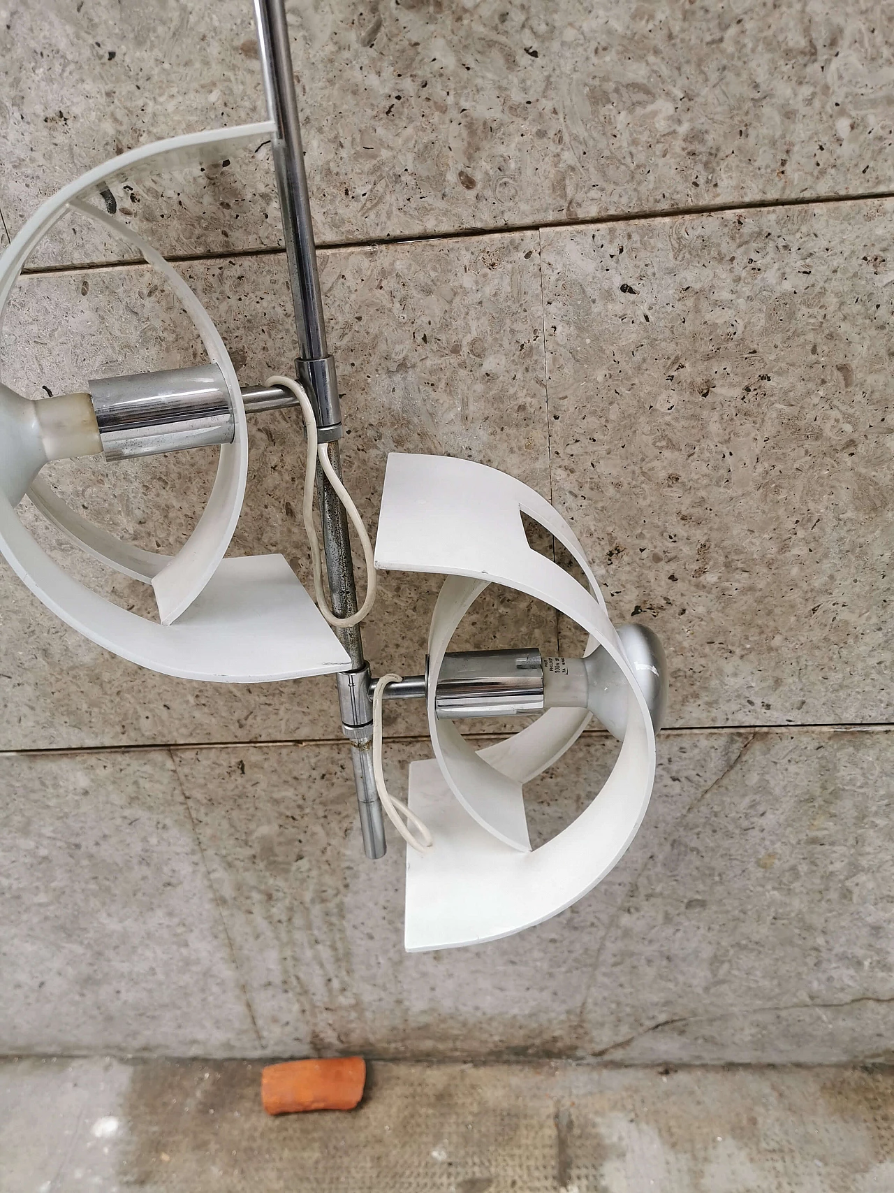 Lampadario Stilux bianco a due luci, anni '70 1073164