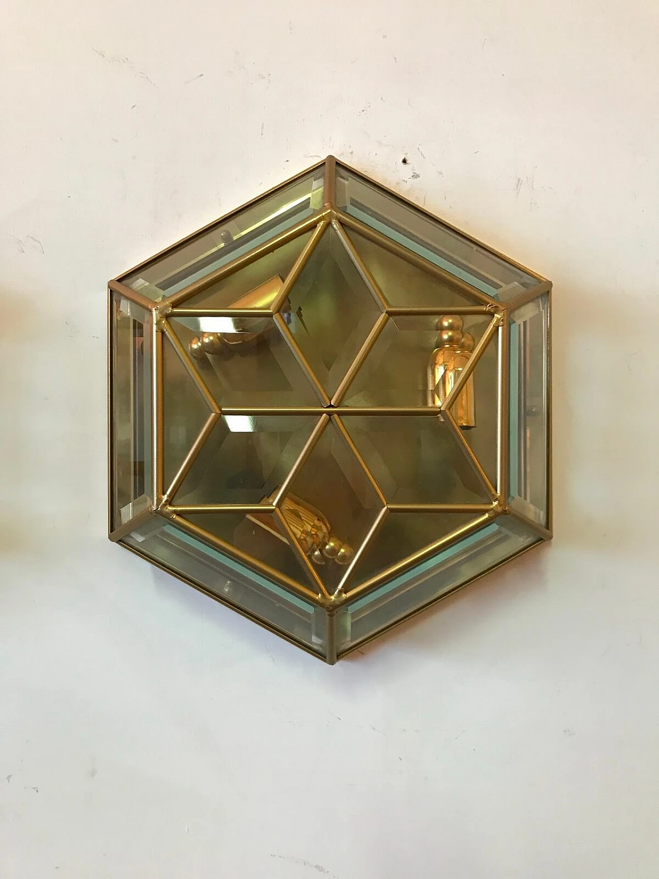 Coppia di plafoniere in ottone e vetro molato  4