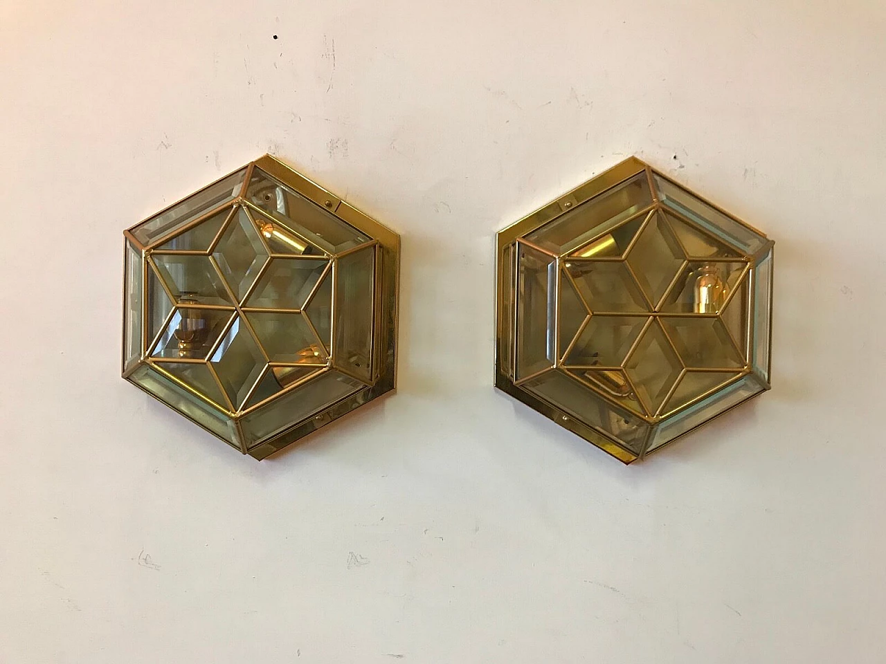 Coppia di plafoniere in ottone e vetro molato  3