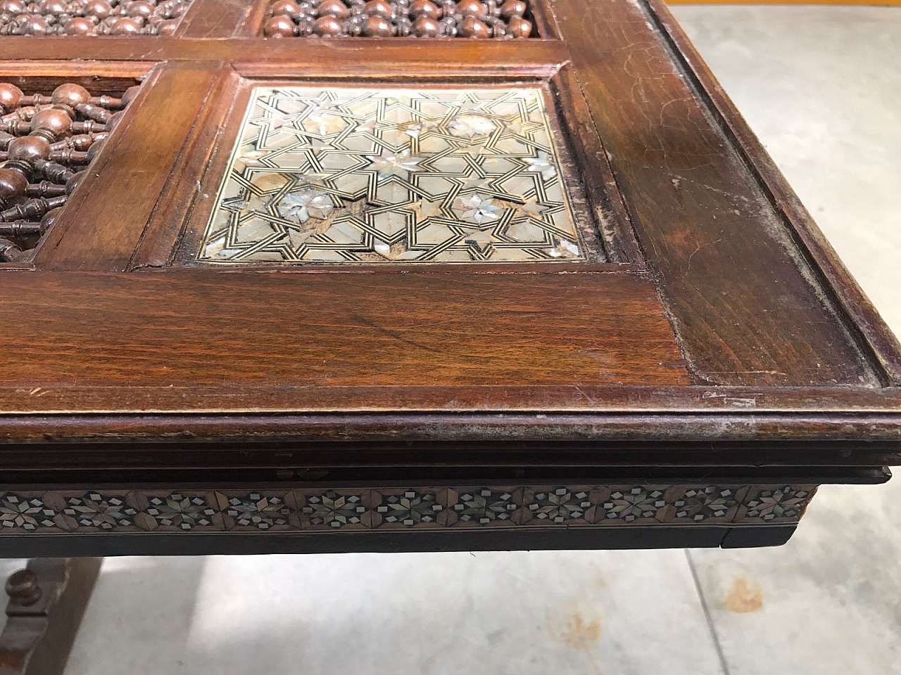 Syrian squared table with mother-of-pearl inlays, 30s 4