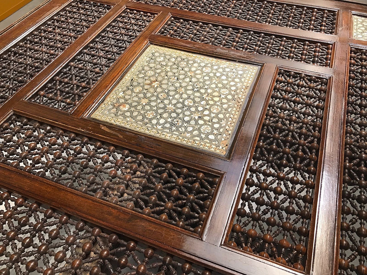 Syrian squared table with mother-of-pearl inlays, 30s 9