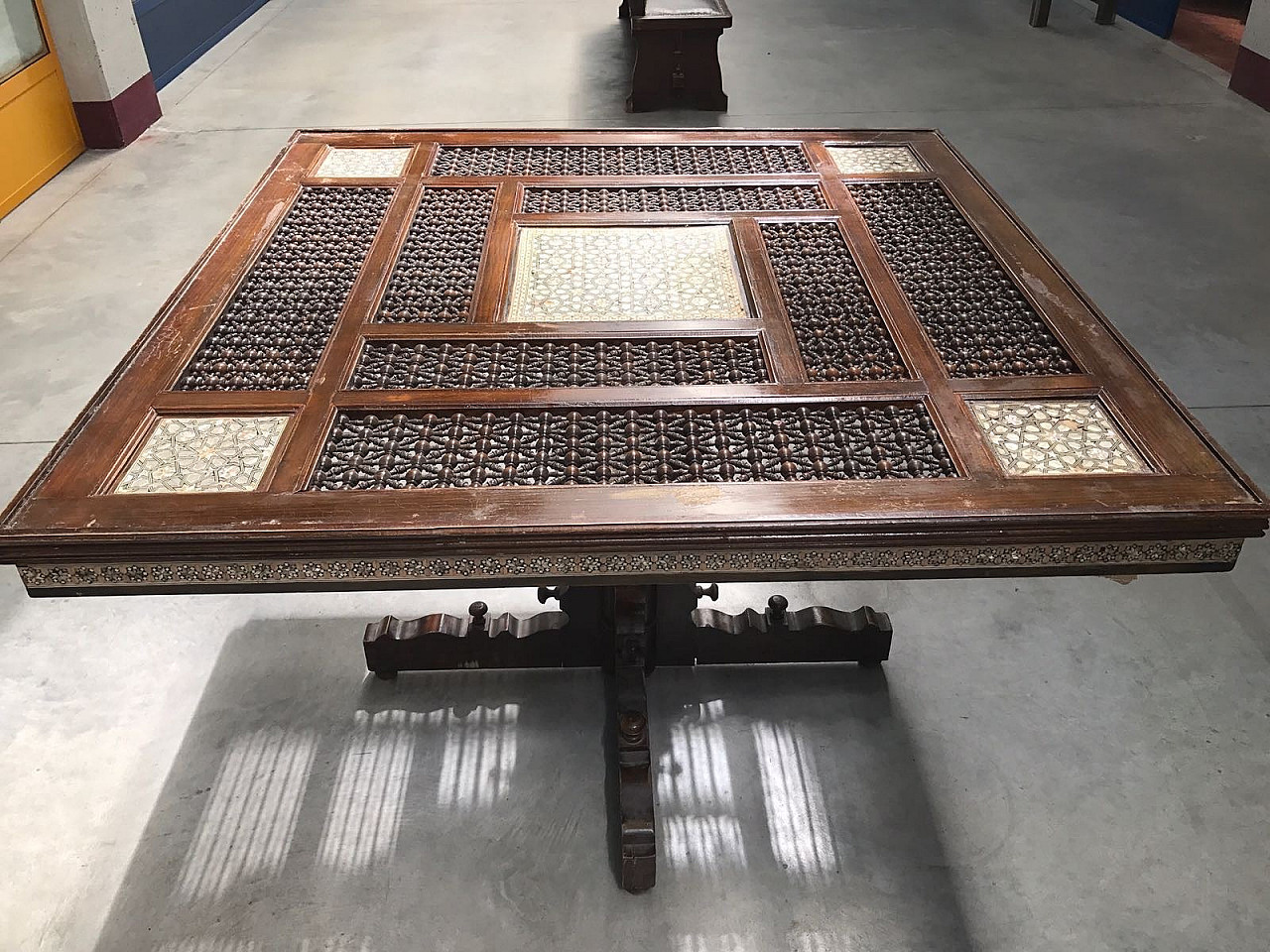 Syrian squared table with mother-of-pearl inlays, 30s 10