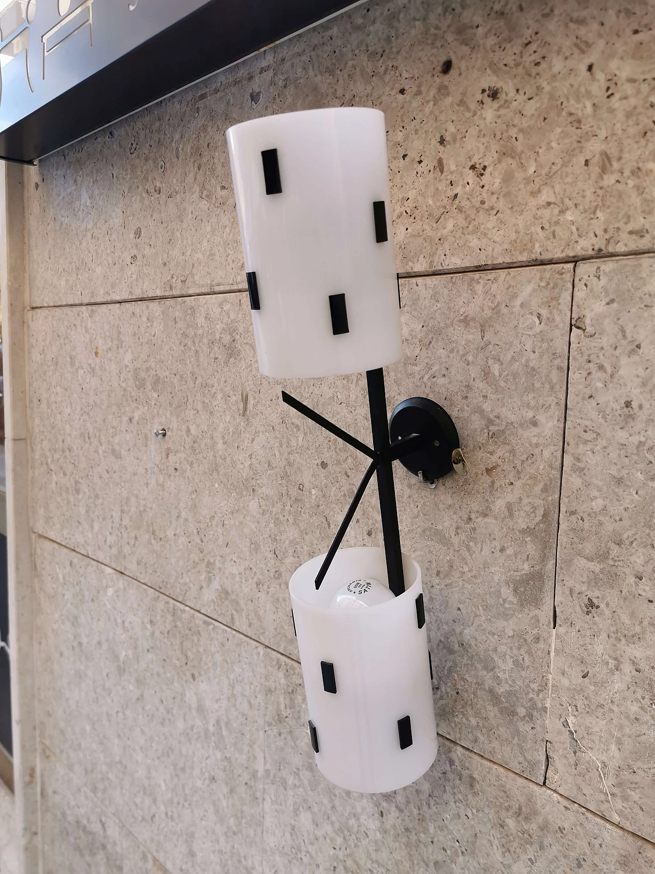 Applique singola a due luci in metallo e plexiglass, Italia, anni '50 1073538