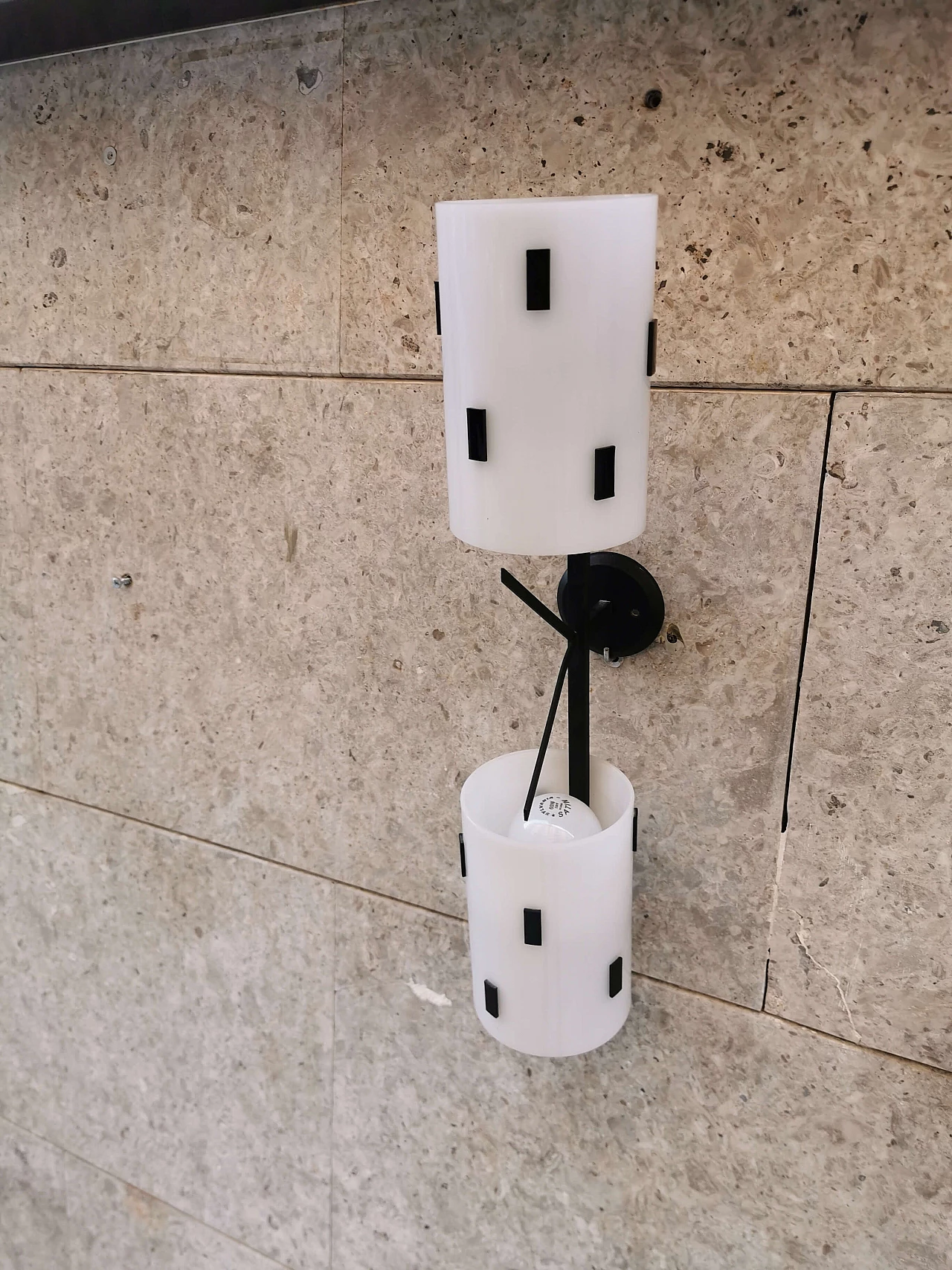 Applique singola a due luci in metallo e plexiglass, Italia, anni '50 1073539