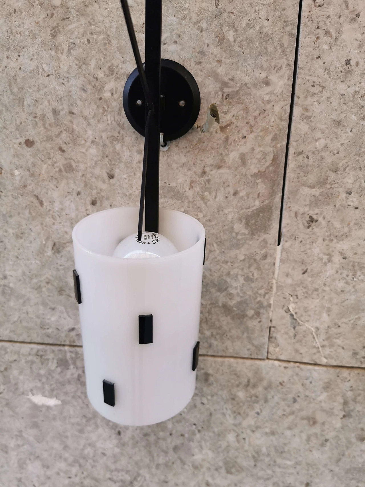 Applique singola a due luci in metallo e plexiglass, Italia, anni '50 1073542