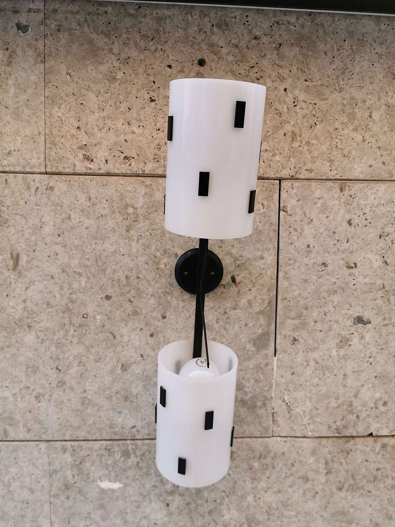 Applique singola a due luci in metallo e plexiglass, Italia, anni '50 1073544