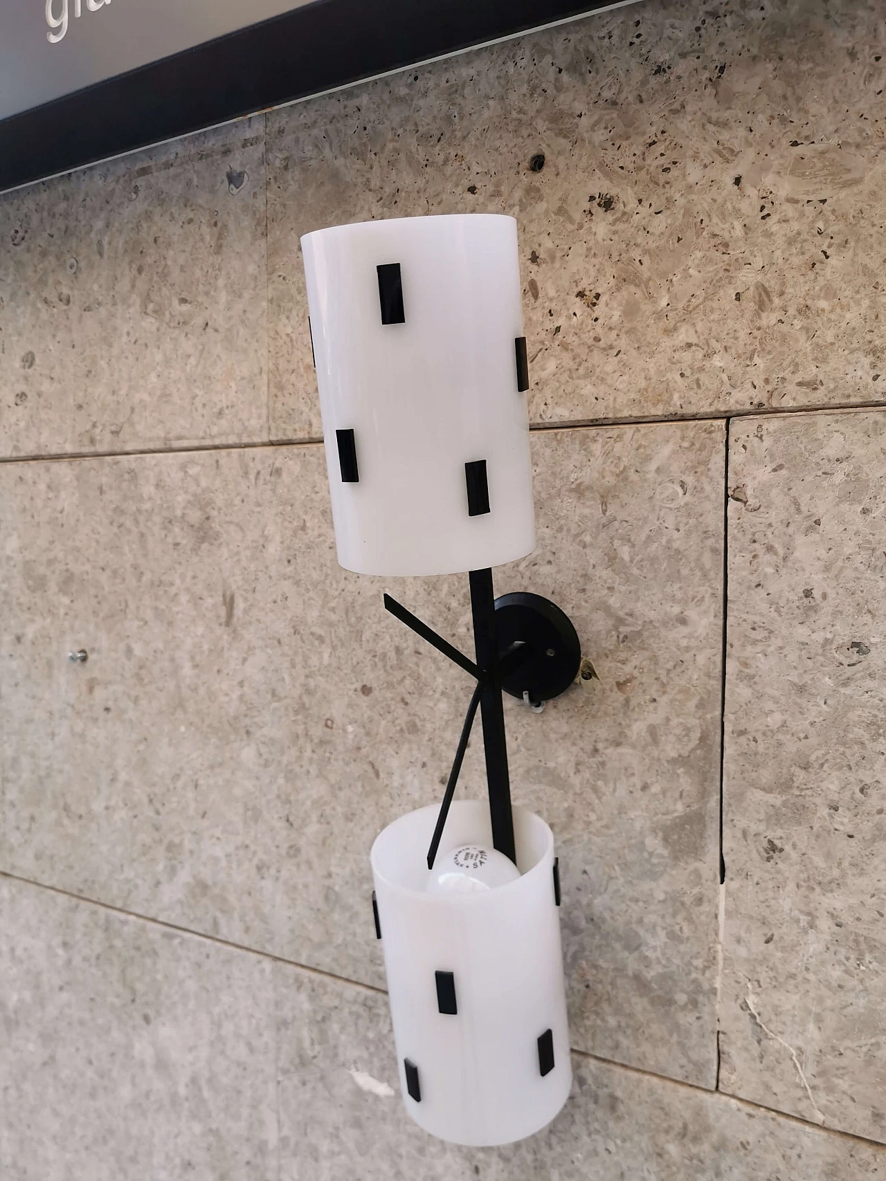 Applique singola a due luci in metallo e plexiglass, Italia, anni '50 1073545