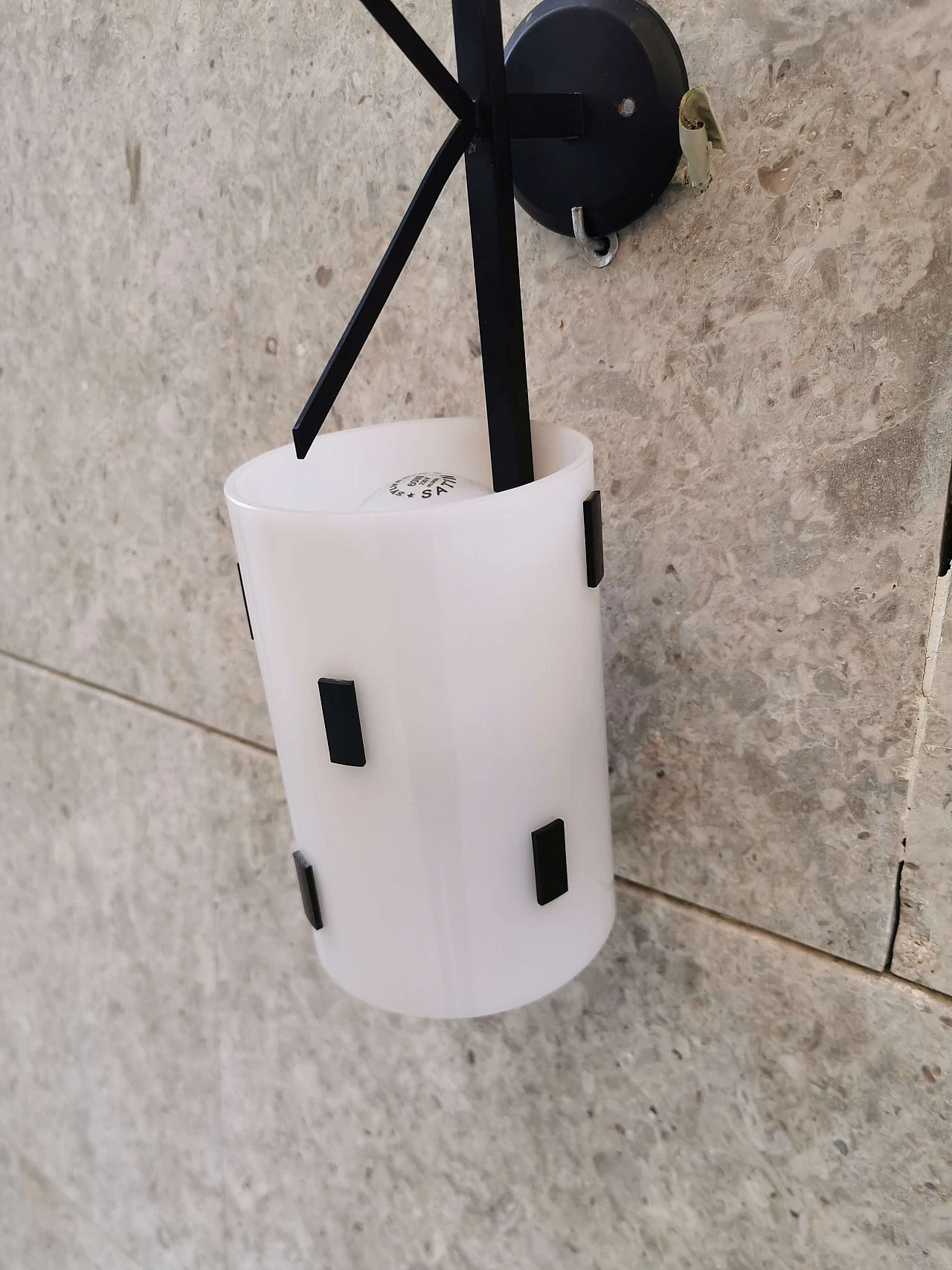 Applique singola a due luci in metallo e plexiglass, Italia, anni '50 1073547