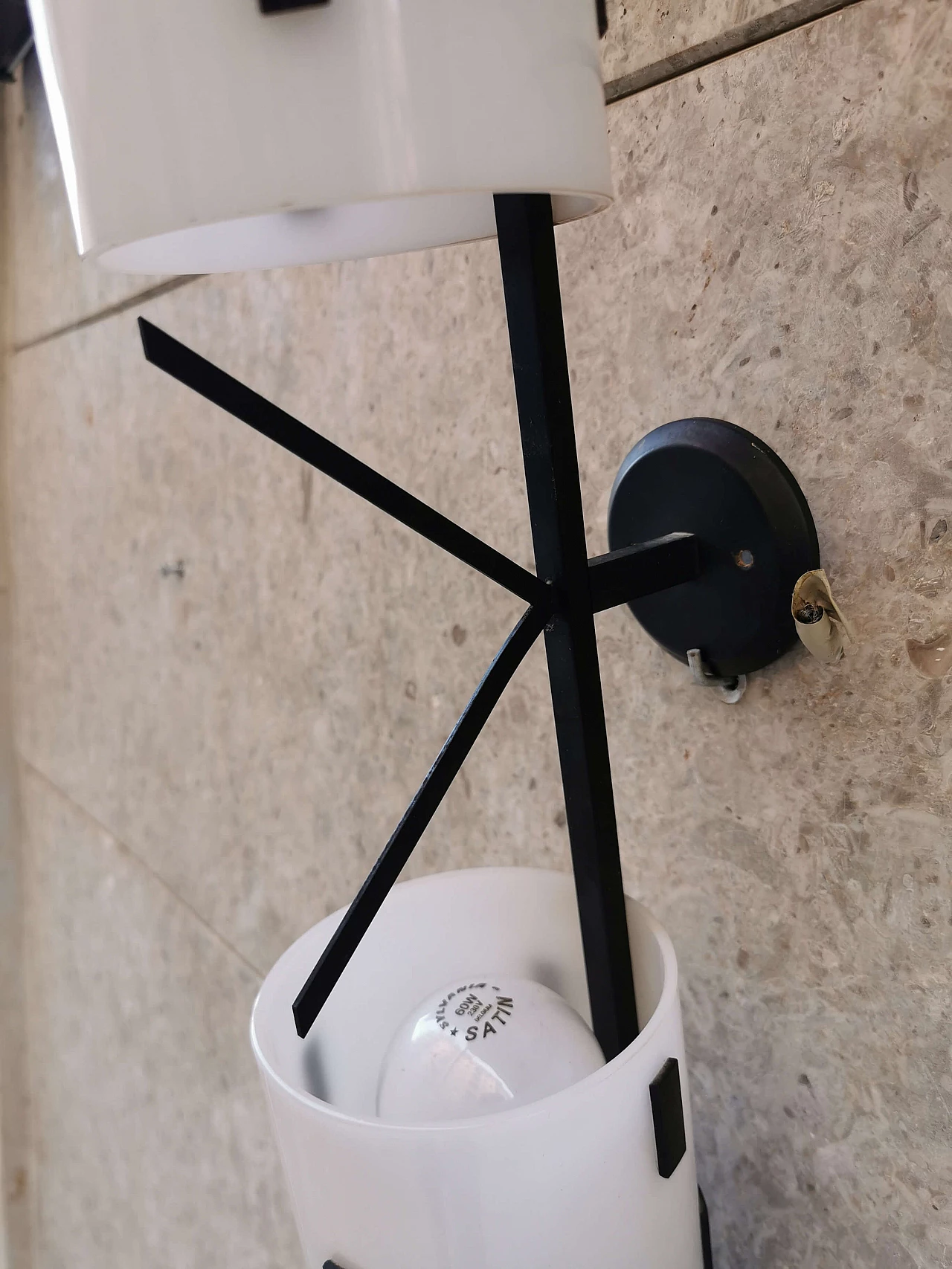 Applique singola a due luci in metallo e plexiglass, Italia, anni '50 1073549