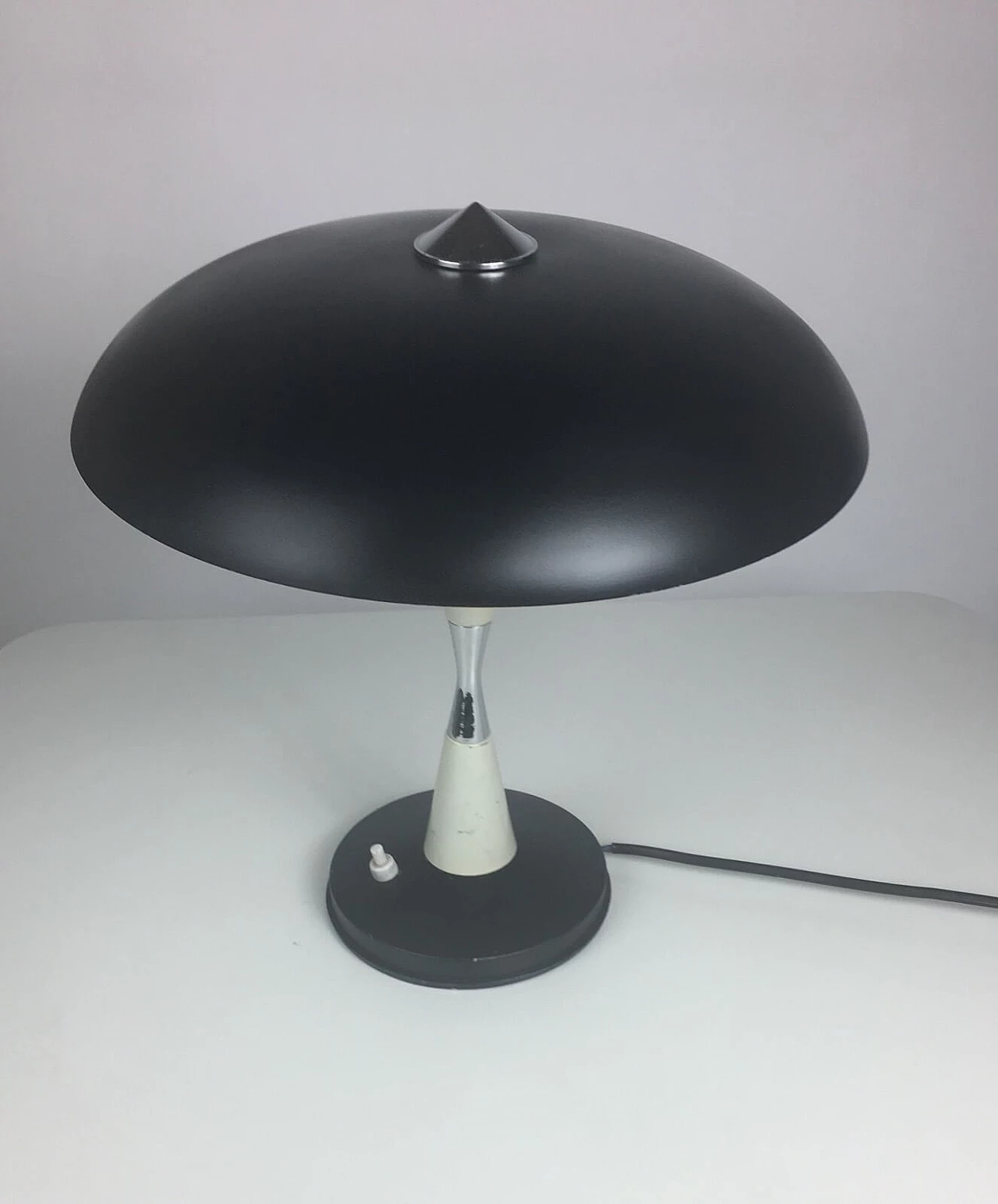 Lampada da tavolo italiana in alluminio nero,  anni '50 5