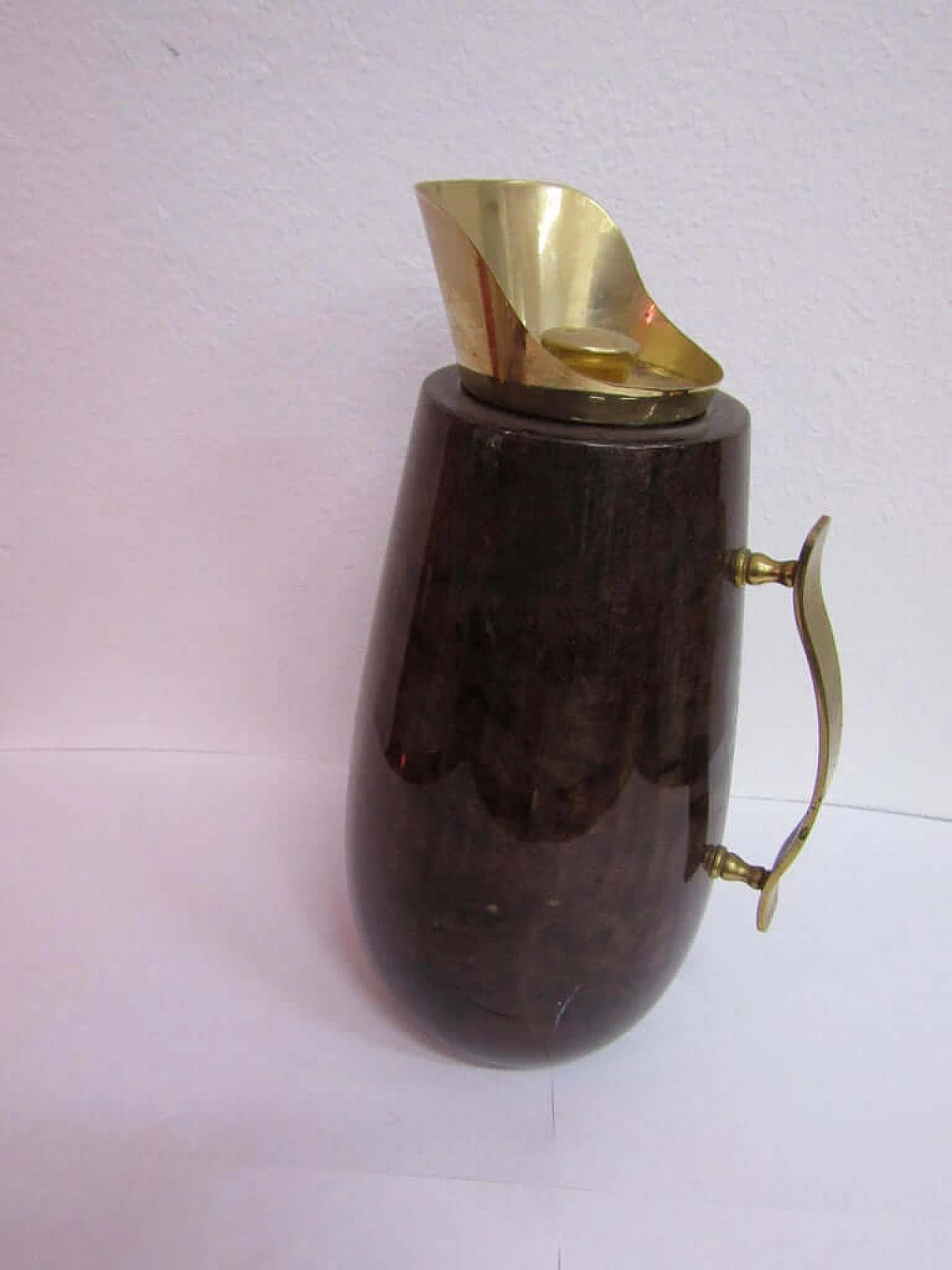 Caraffa in legno e pergamena, dettagli in ottone, di Aldo Tura, anni '50 1073862