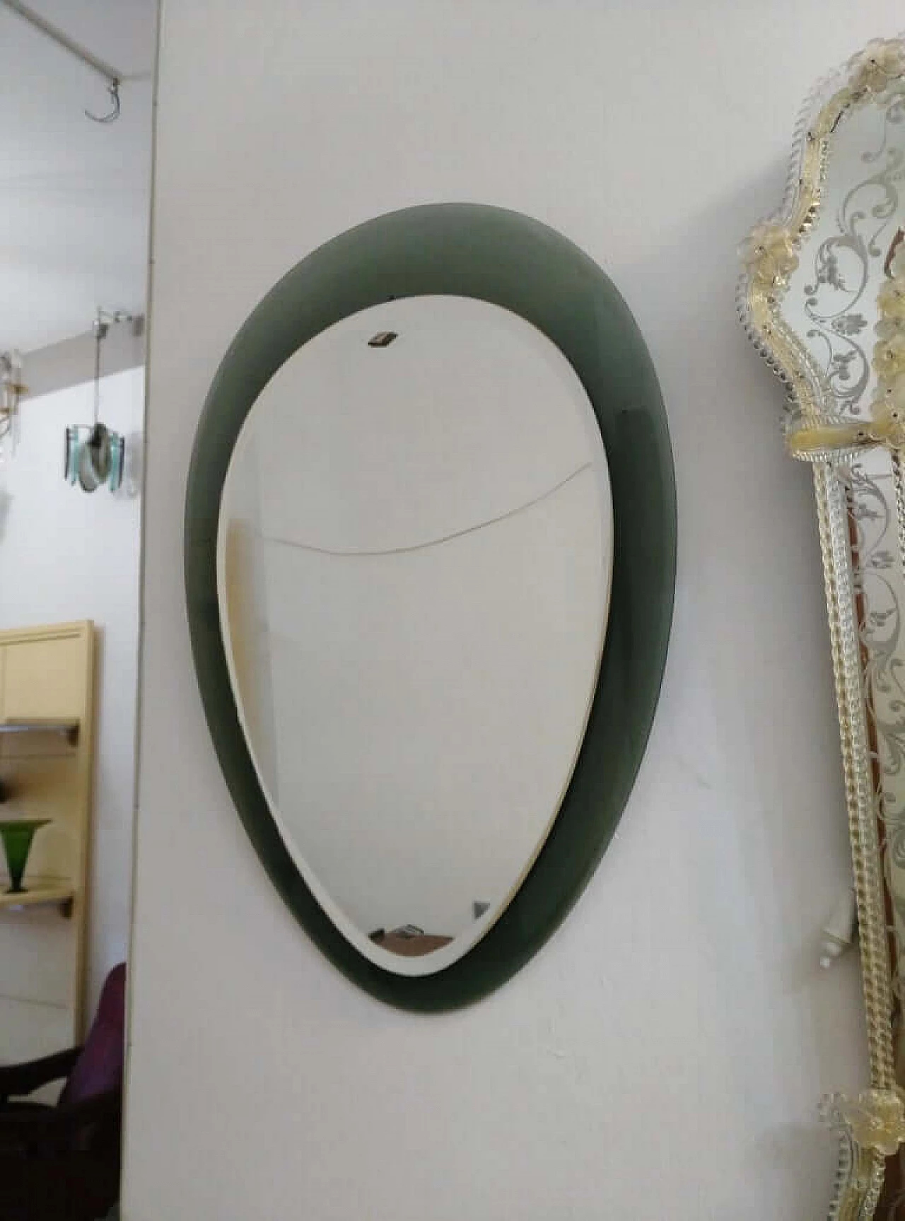 Mid-century glass teardrop wall mirror,  italian manifacture 1073908