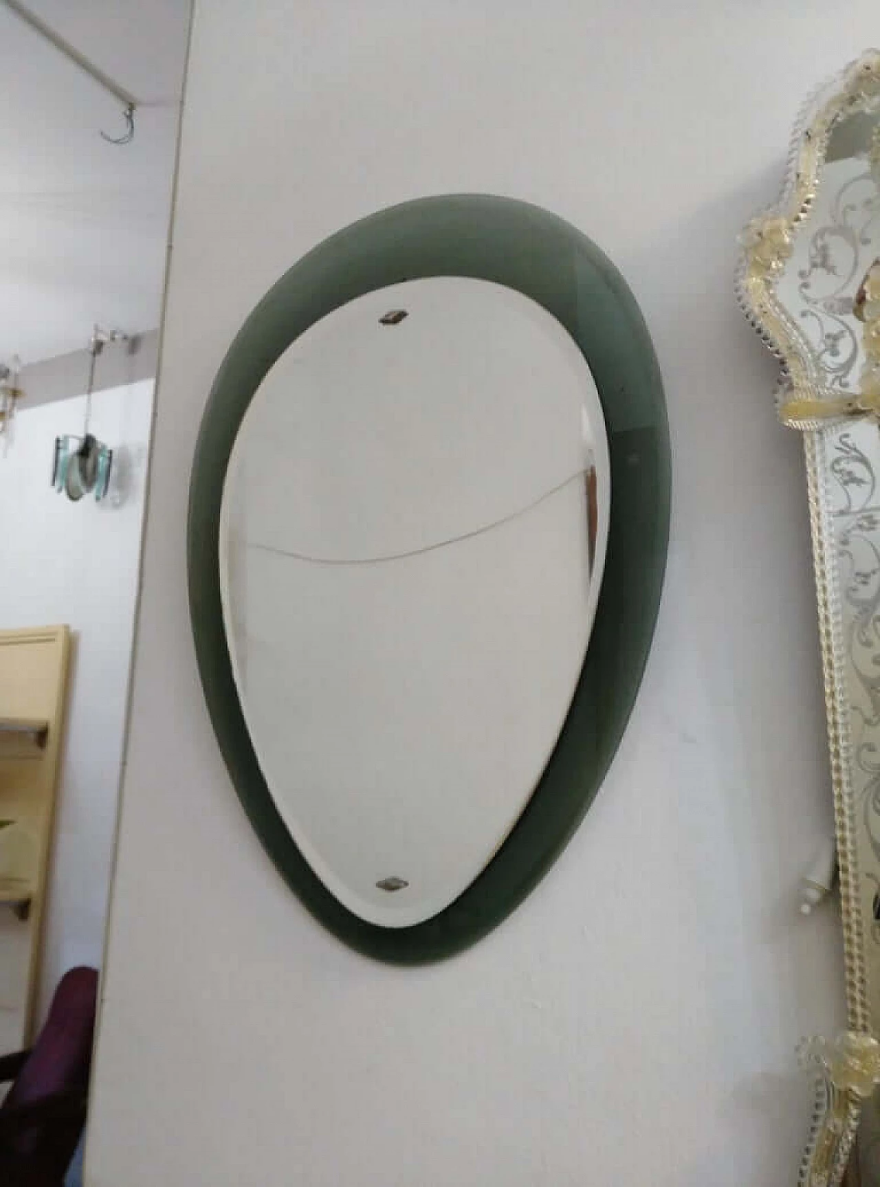 Mid-century glass teardrop wall mirror,  italian manifacture 1073909