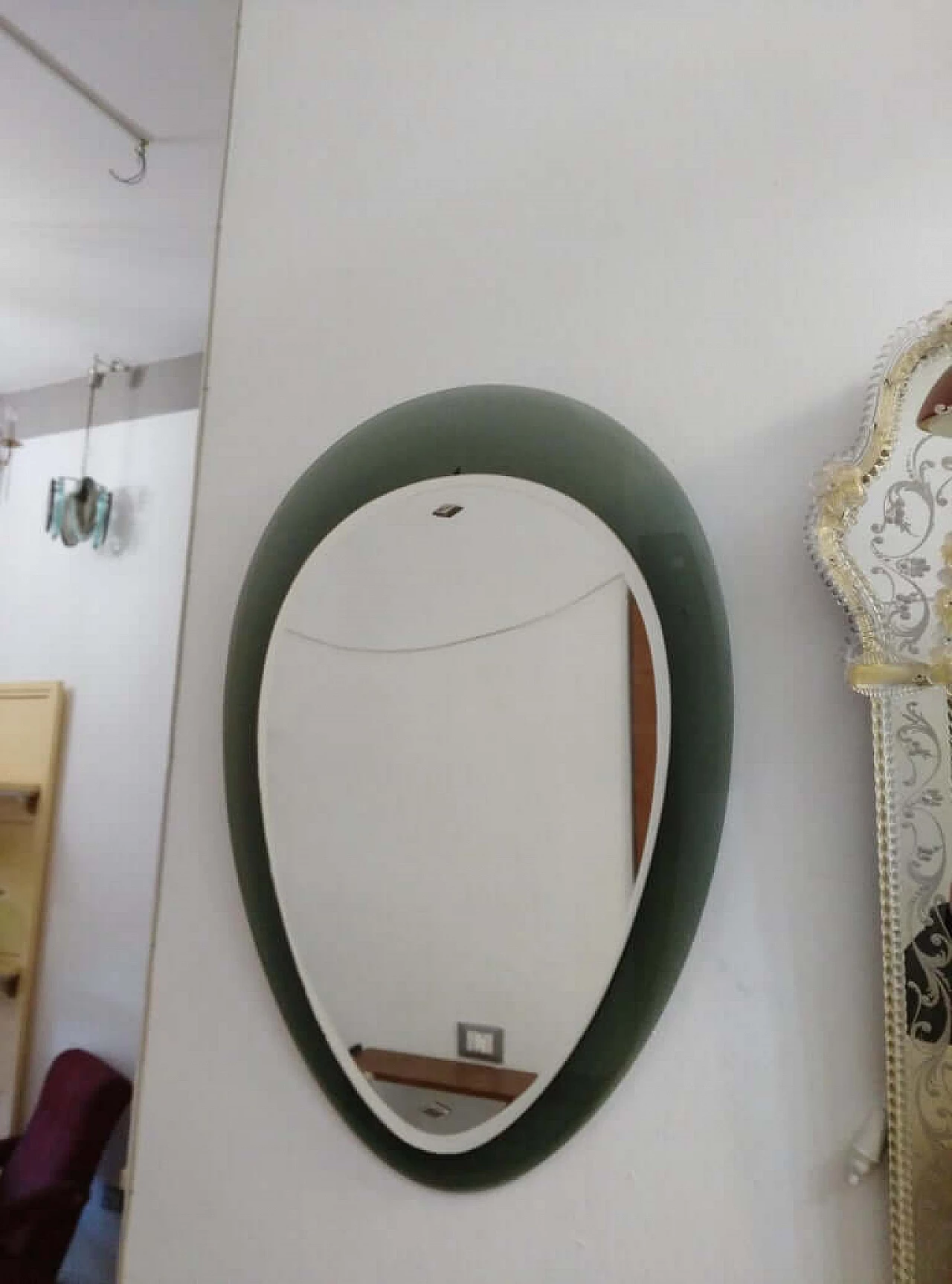 Mid-century glass teardrop wall mirror,  italian manifacture 1073910