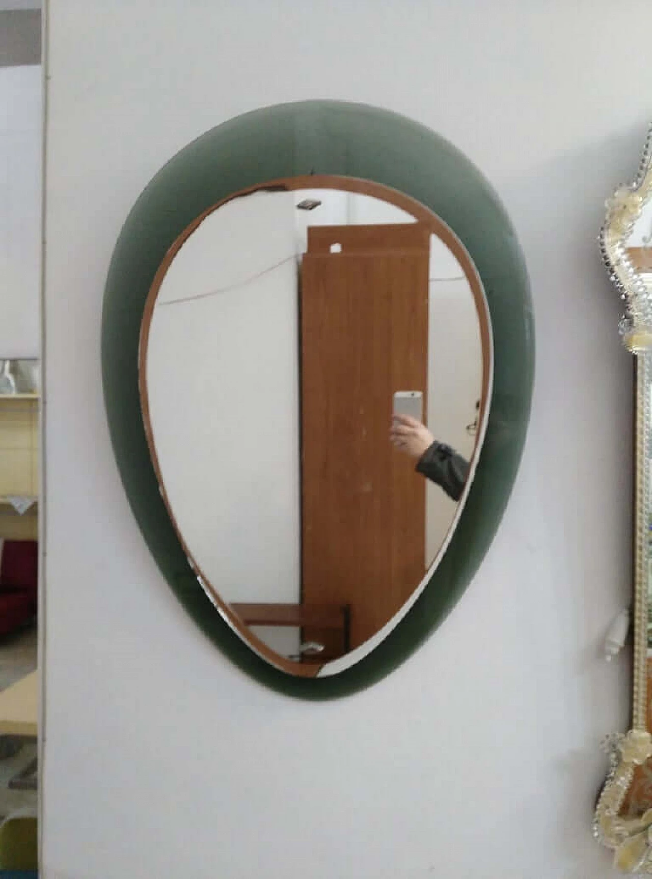 Mid-century glass teardrop wall mirror,  italian manifacture 1073912