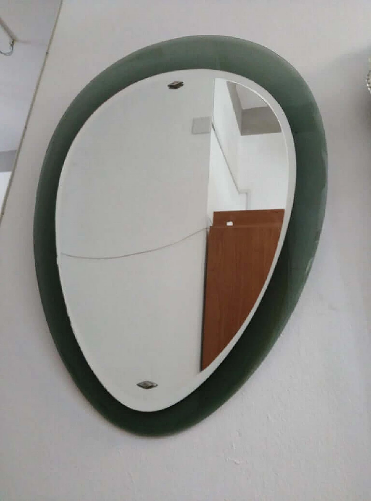 Mid-century glass teardrop wall mirror,  italian manifacture 1073918