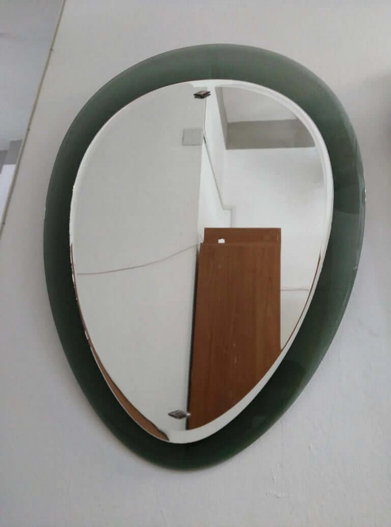 Mid-century glass teardrop wall mirror,  italian manifacture 1073919
