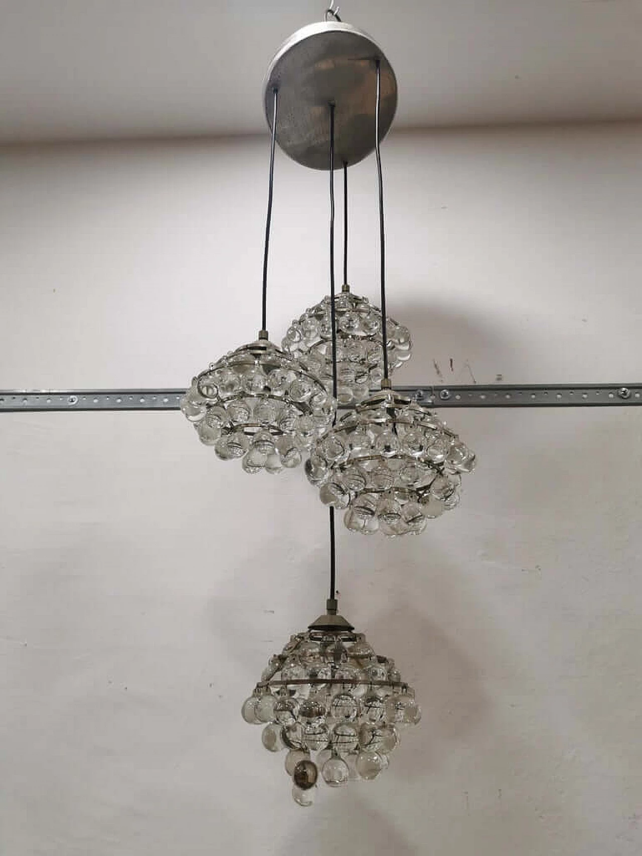 Lampada a 4 pendenti di Zero Quattro con sfere di vetro, Milano, metà '900 1073984