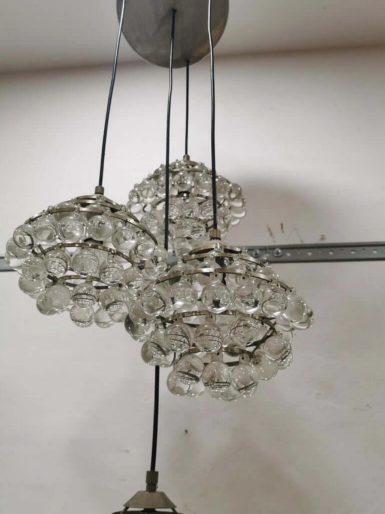 Lampada a 4 pendenti di Zero Quattro con sfere di vetro, Milano, metà '900 1073986
