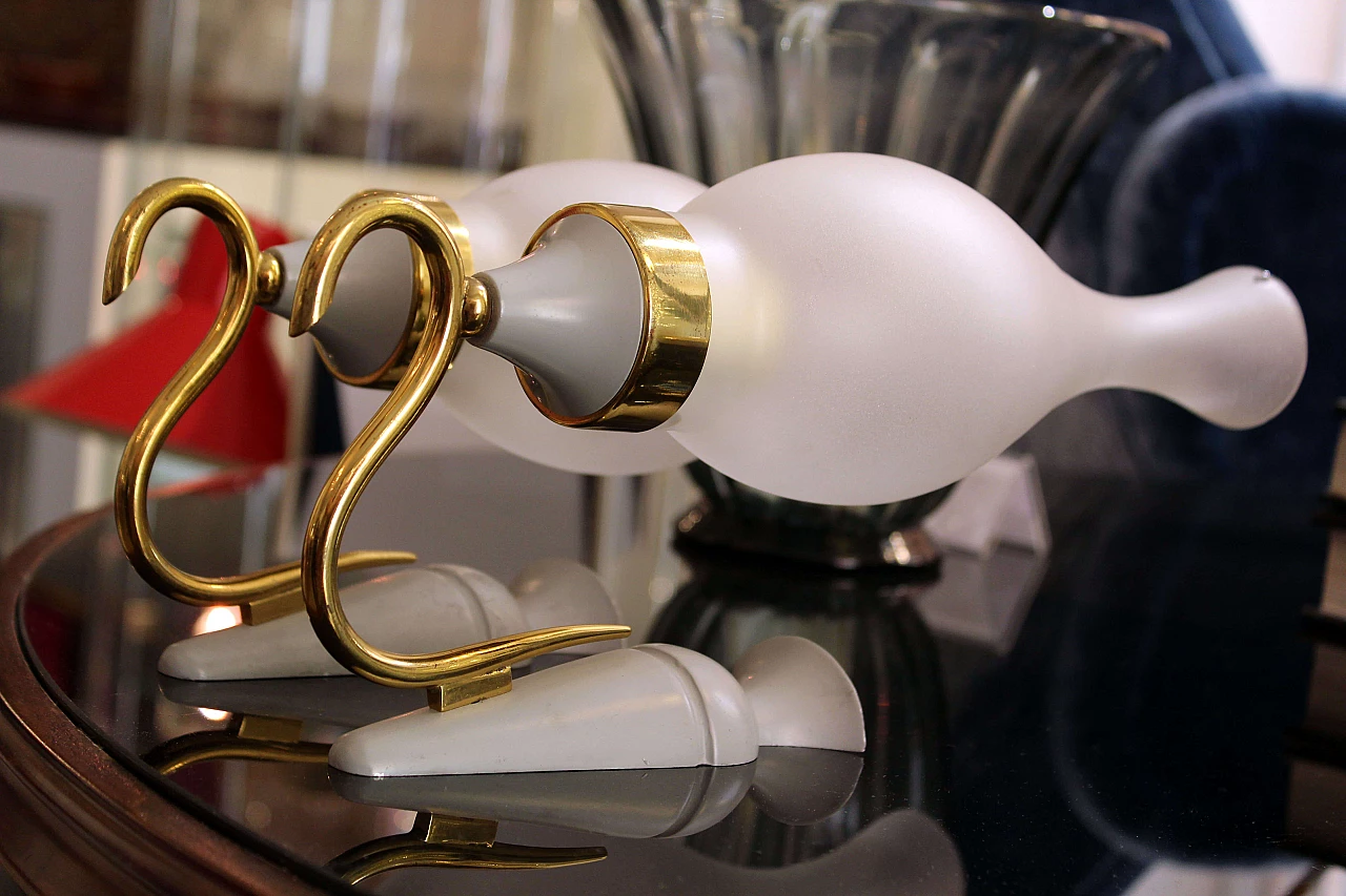 Coppia di applique in ottone e vetro satinato, Italia, anni '50 1074194