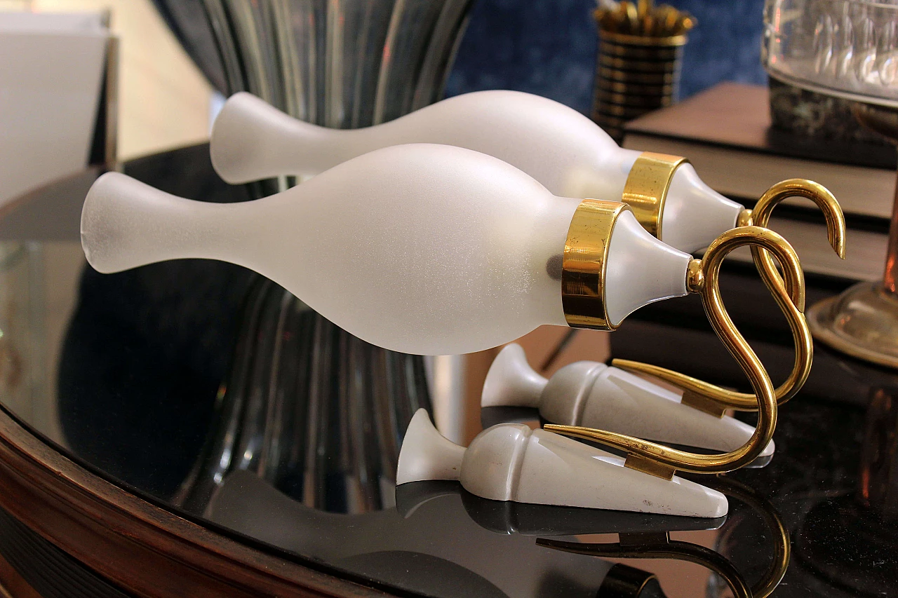 Coppia di applique in ottone e vetro satinato, Italia, anni '50 1074195