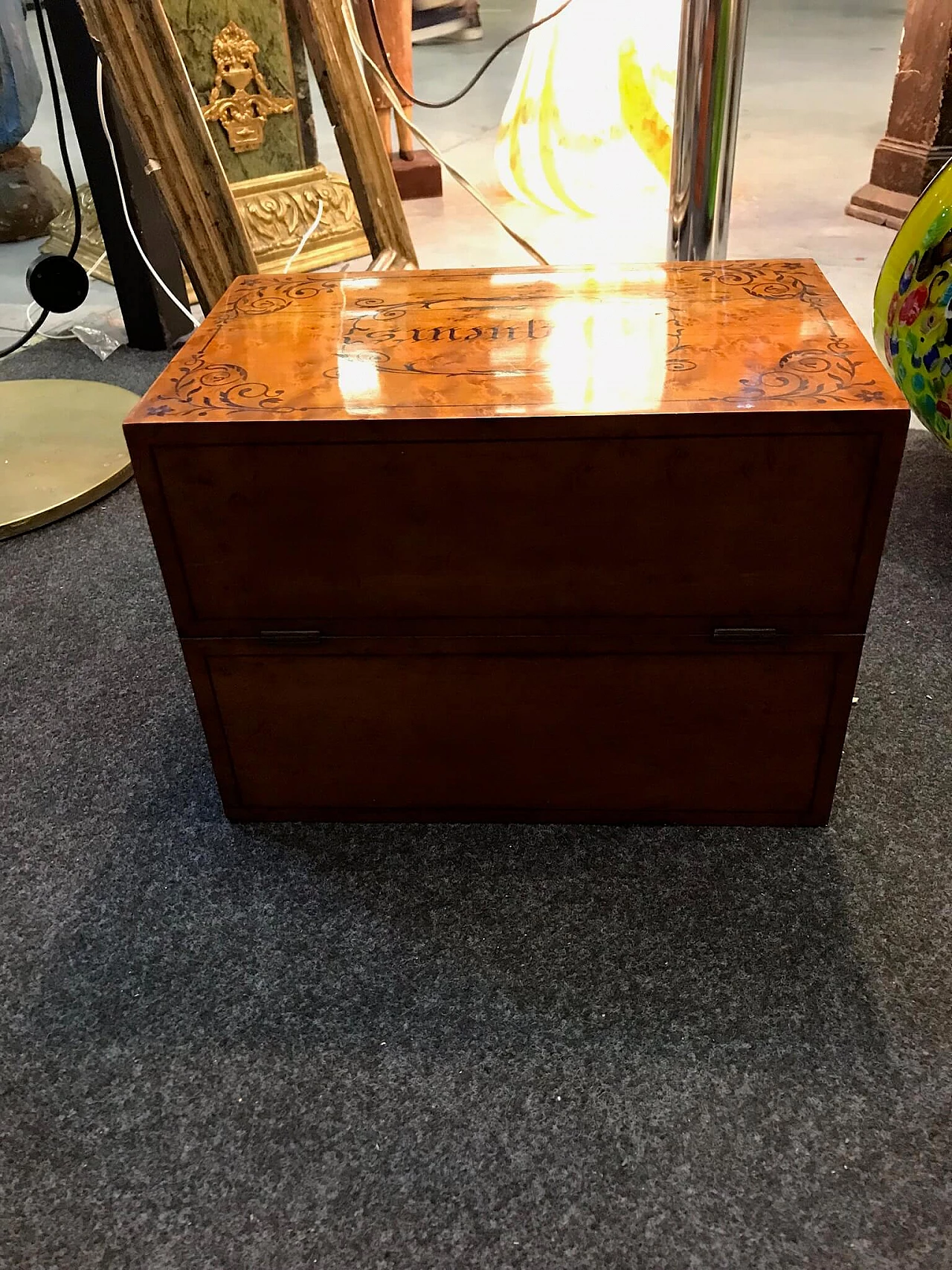 Scatola in legno di acero occhiellato, con intarsi in ebano viola 1074610