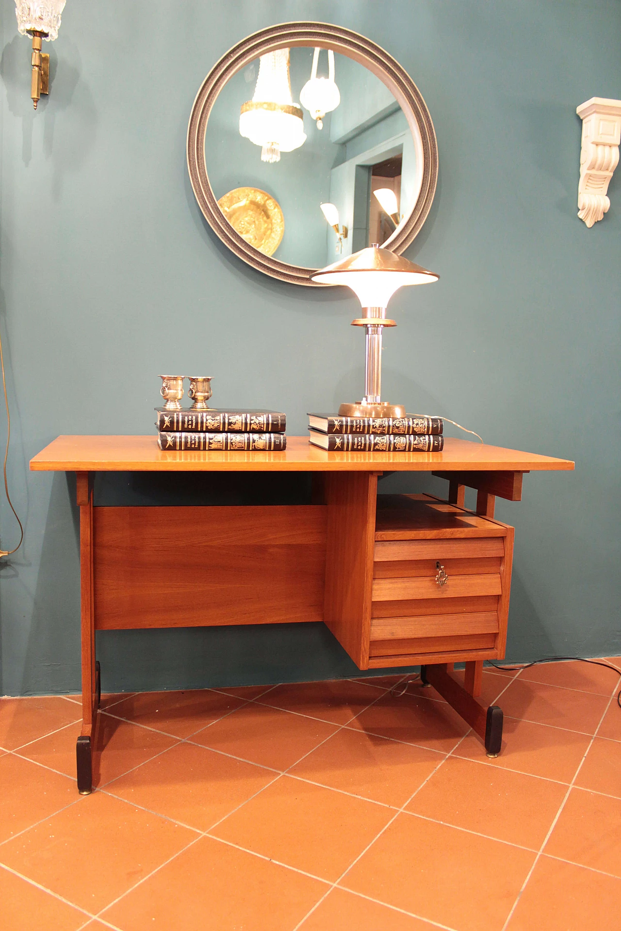 Scrivania in legno, con 3 cassetti, anni '50 1074800