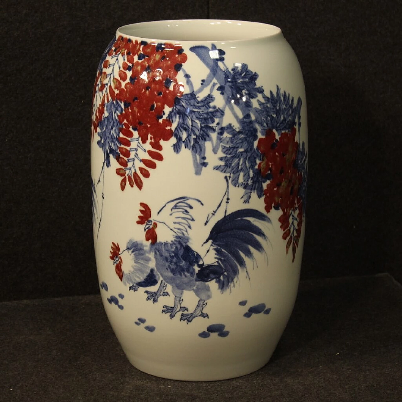 Vaso cinese in porcellana di Jingdezhen smaltata e dipinta 1074820