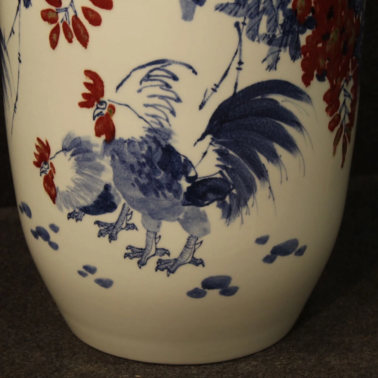 Vaso cinese in porcellana di Jingdezhen smaltata e dipinta 1074821