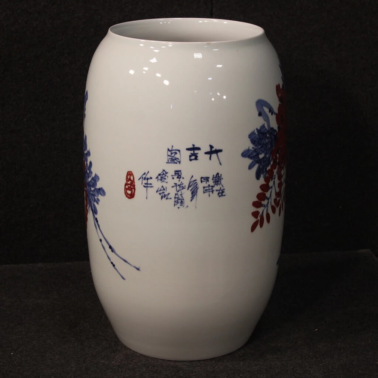 Vaso cinese in porcellana di Jingdezhen smaltata e dipinta 1074822