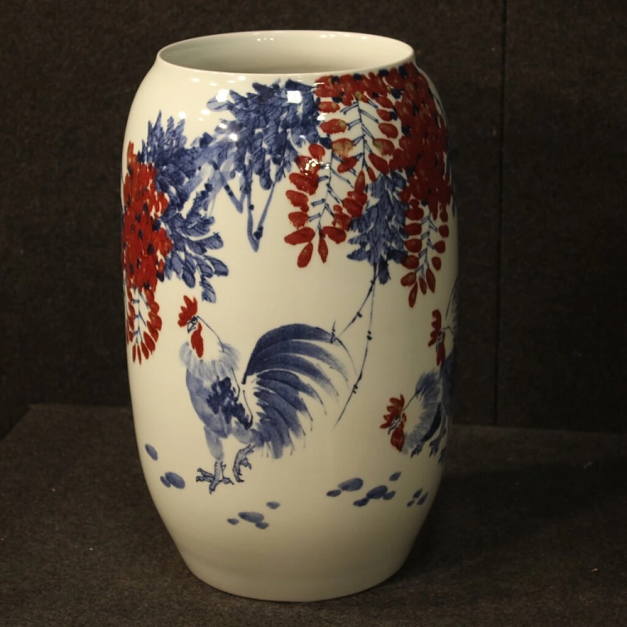 Vaso cinese in porcellana di Jingdezhen smaltata e dipinta 1074825