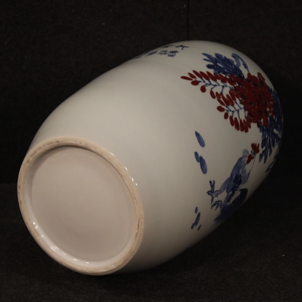 Vaso cinese in porcellana di Jingdezhen smaltata e dipinta 1074828