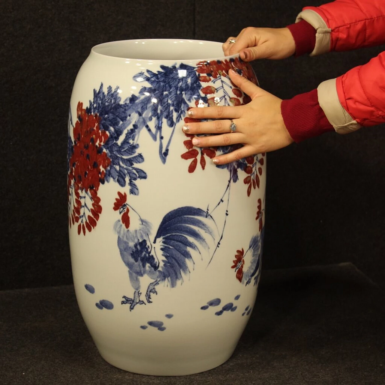 Vaso cinese in porcellana di Jingdezhen smaltata e dipinta 1074830