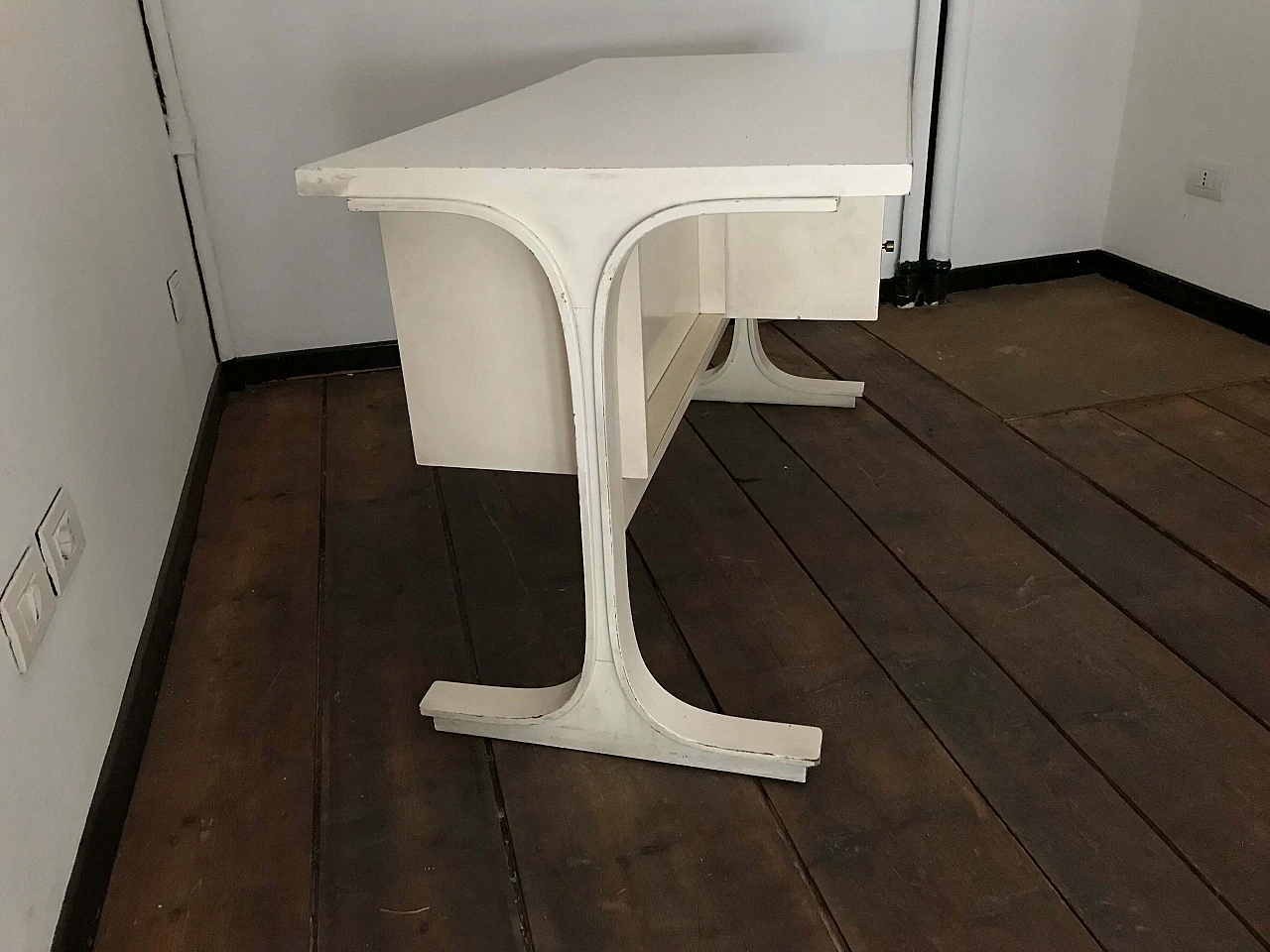 White center desk, with drawers and key, Gianfranco Frattini, '60s 1074858