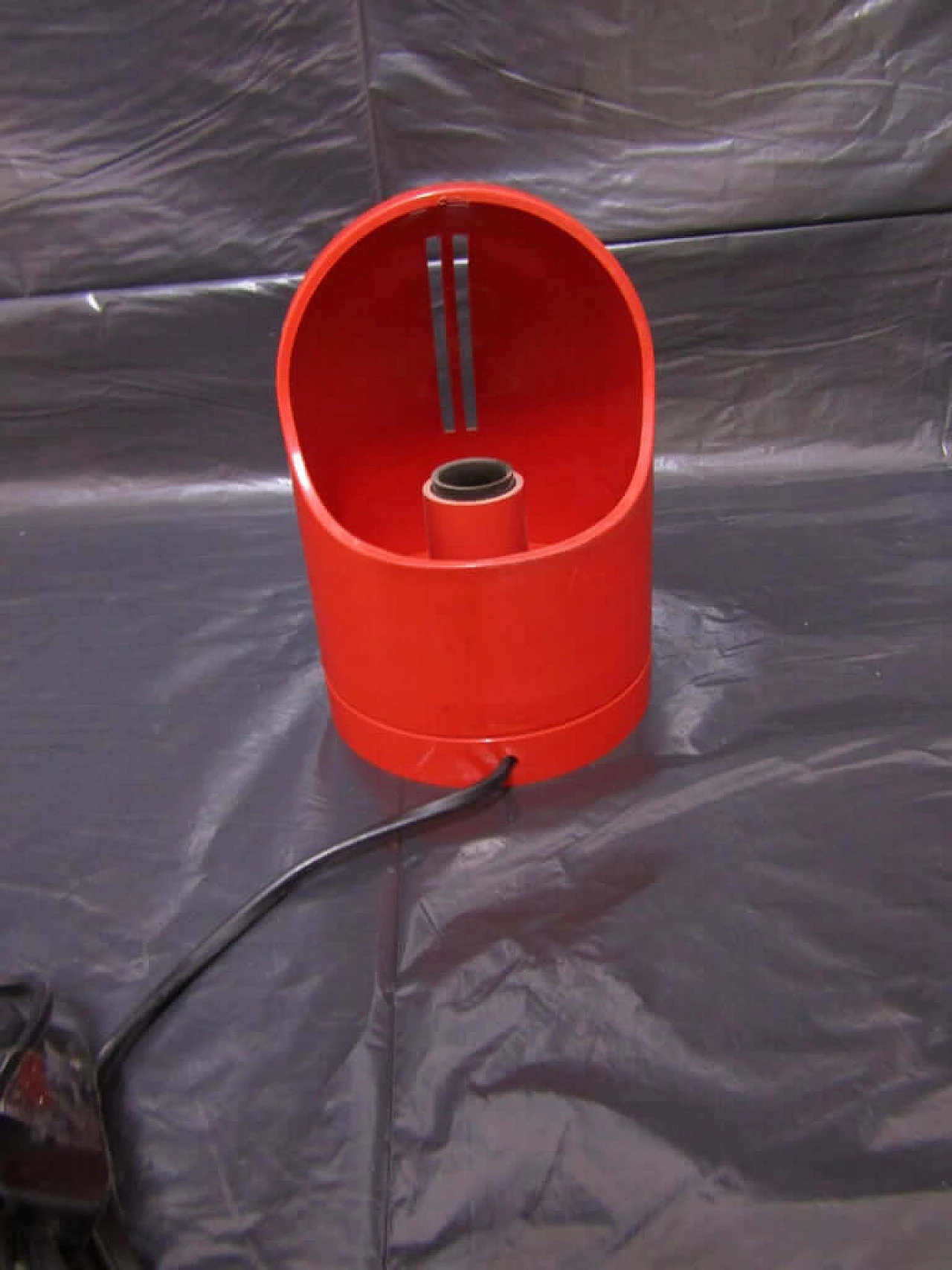 Red table lamp, produced in Italy, Mid-century 1075702