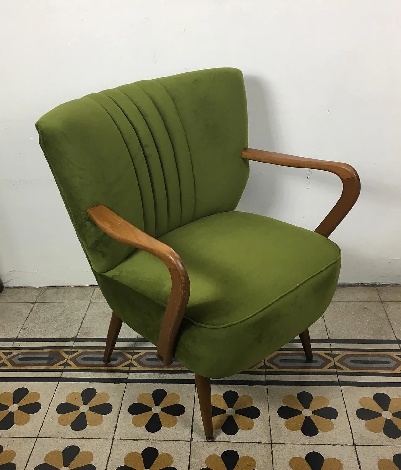 Poltrona danese rivestita in velluto verde 3