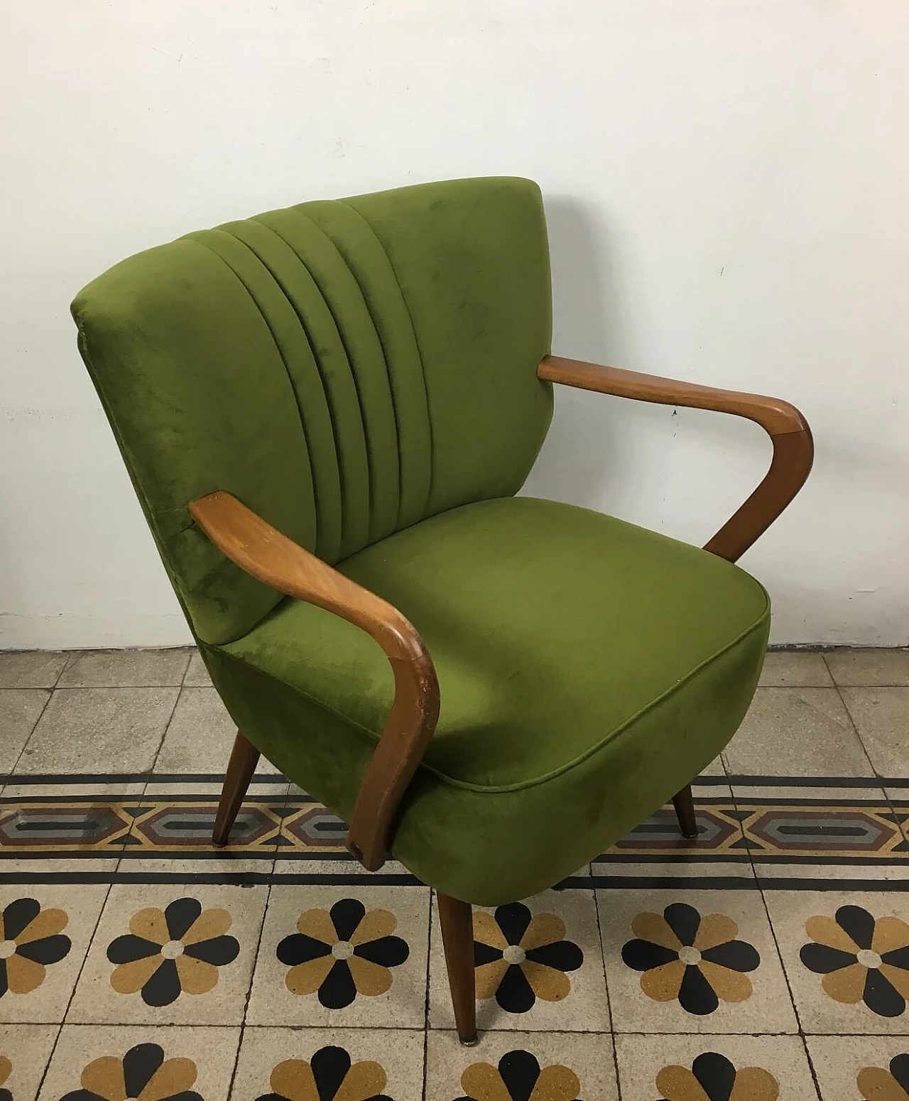 Poltrona danese rivestita in velluto verde 4