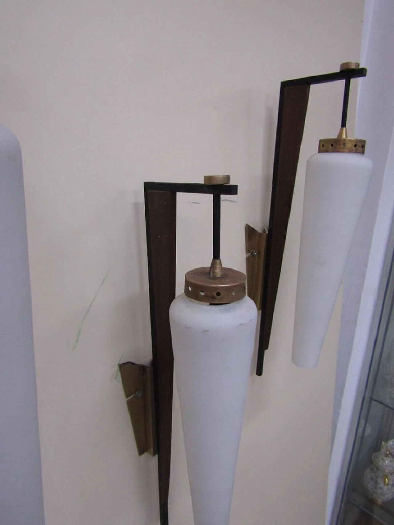 3 lampade da parete, Stilnovo, metallo, legno e vetro satinato, anni '50 1075762