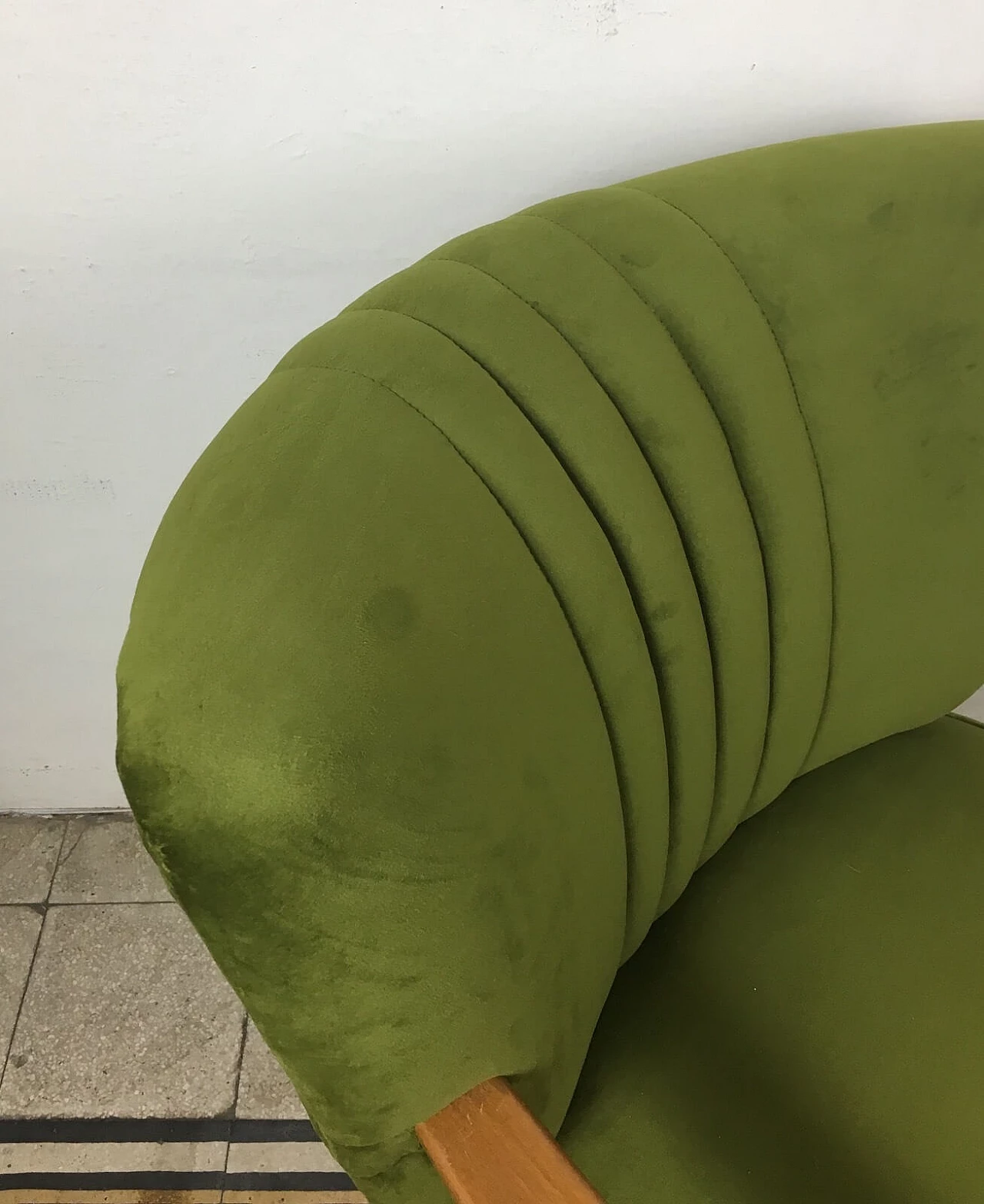 Poltrona danese rivestita in velluto verde 5